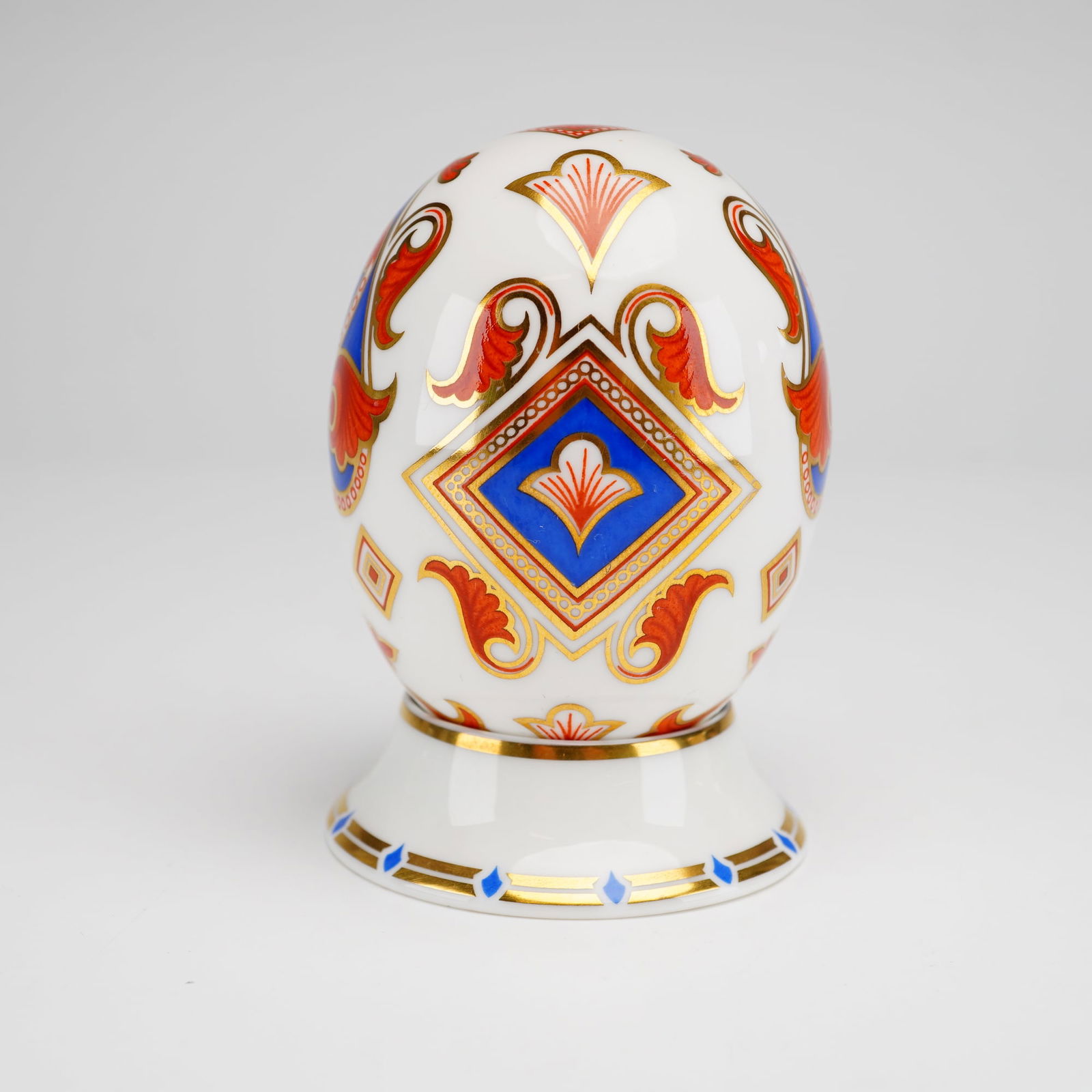 Royal Crown Derby Bone China Eggs of the World Series Paperweight, England (1 of 4)