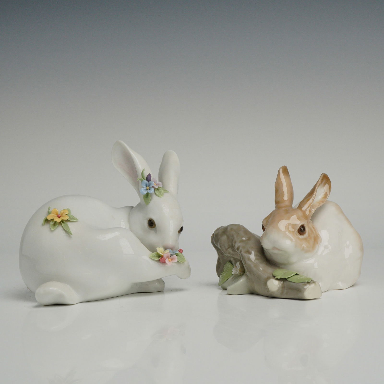 2pc Lladro Figurines, Preening Bunny 1006099 & Rabbit Eating 1004772 (1 of 4)