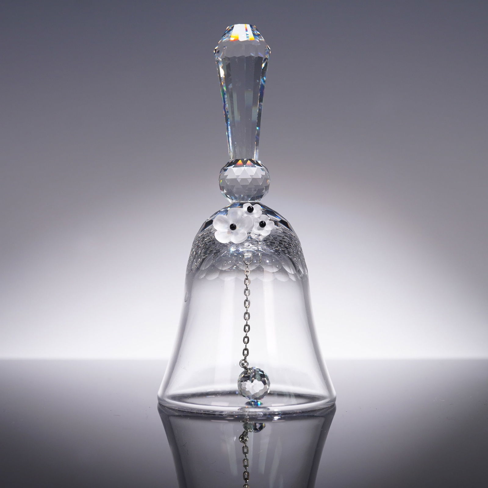 Swarovski Silver Crystal Figurine, Medium Table Bell, 013918: This exquisite Swarovski Silver Crystal Medium Table Bell (#013918) is a stunning addition to any collection of fine crystal. Meticulously crafted from clear faceted Swarovski crystal, this elegant be