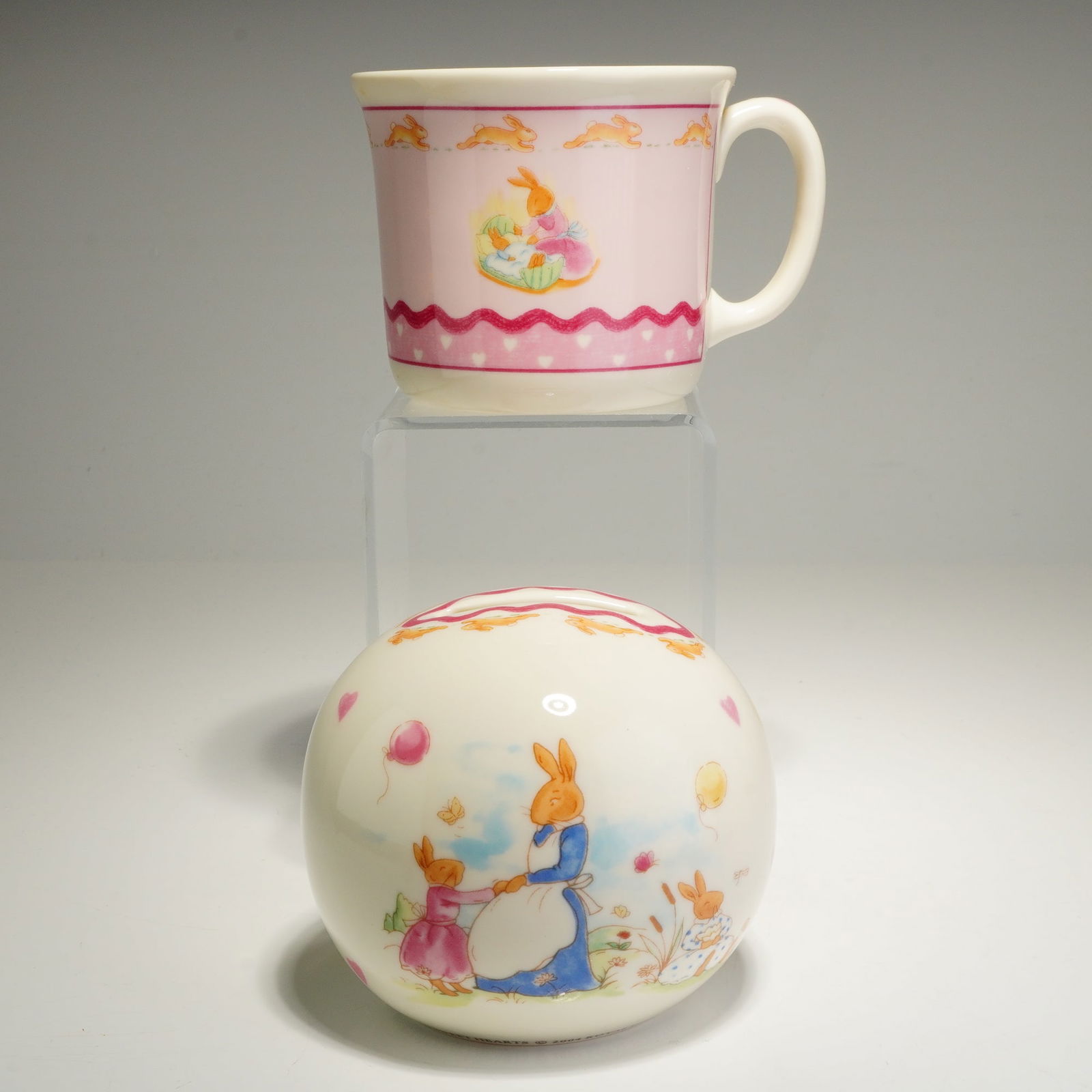 2pc Royal Doulton Bunnykins Sweet Hearts Mug and Money Bank (1 of 4)