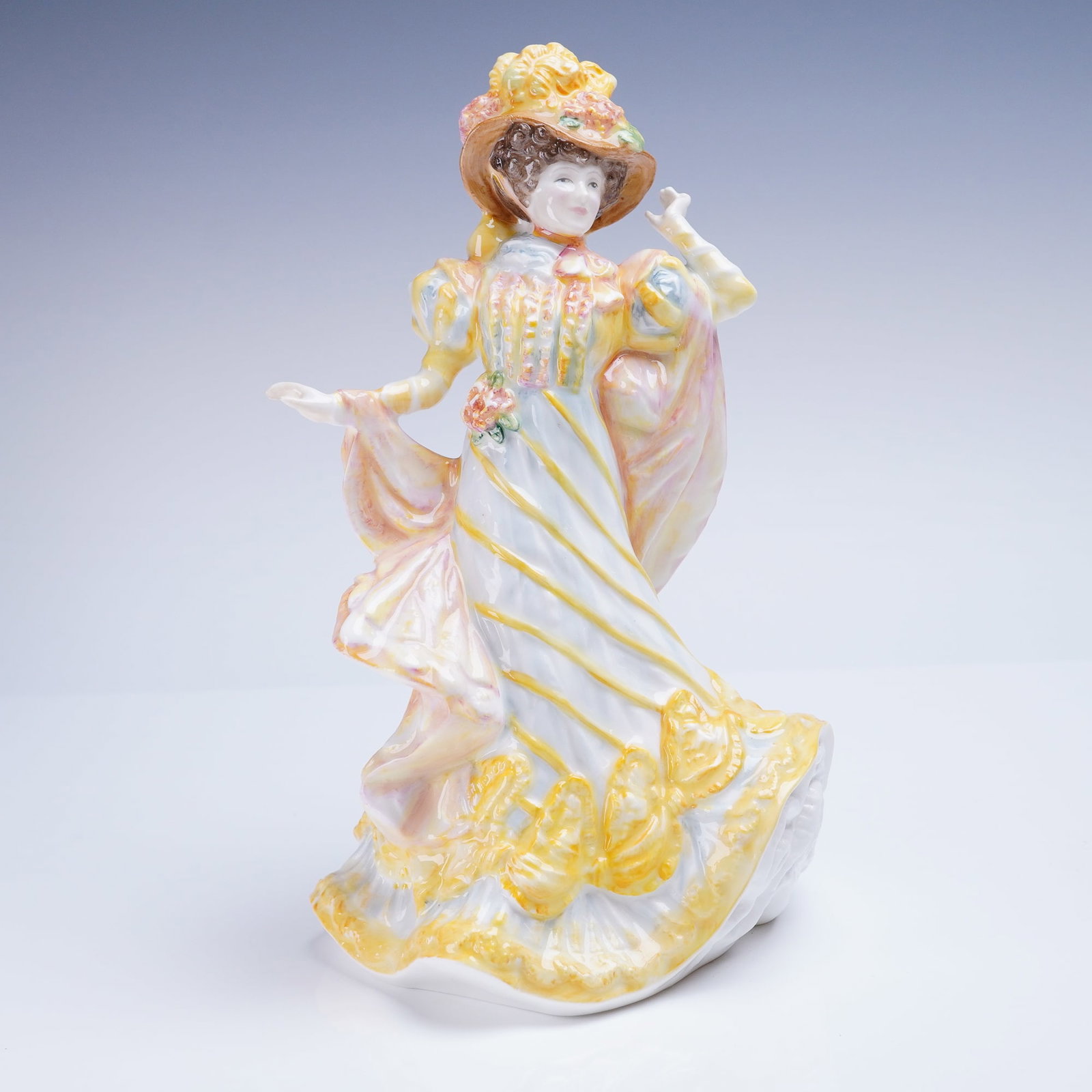 Royal Doulton Flowers of Love Figurine, Primrose HN 3432 (1 of 3)