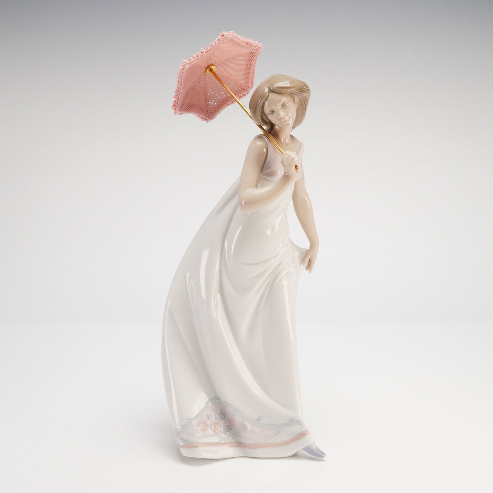 Lladro, Afternoon Promenade #7636: This is a fine Lladro glossy figurine model 7636, titled Afternoon Promenade. This elegant piece was issued as a special event figurine for the Lladro Collectors Society in 1995. It depicts a graceful