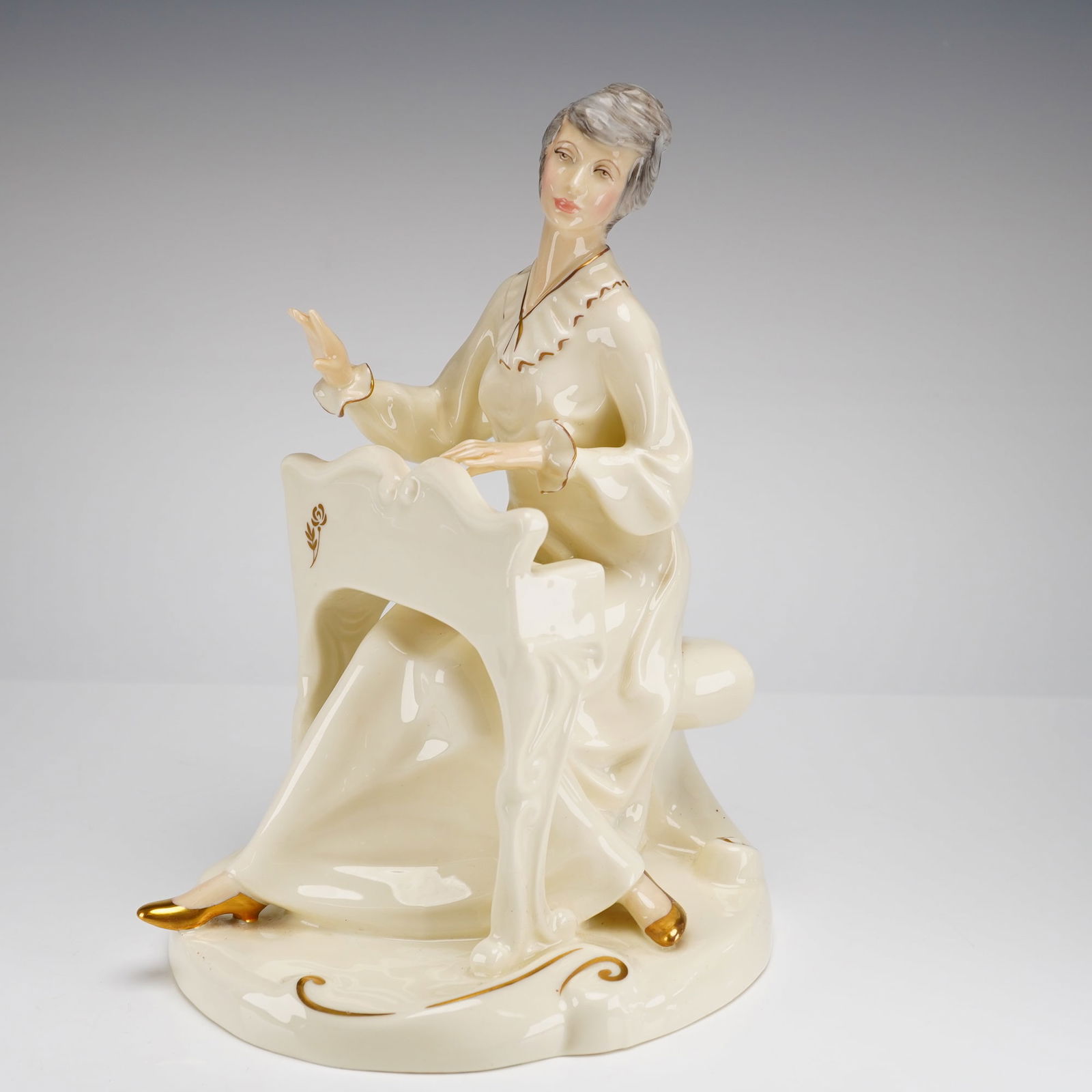 Royal Doulton Figurine Musicale HN 2756 (1 of 3)