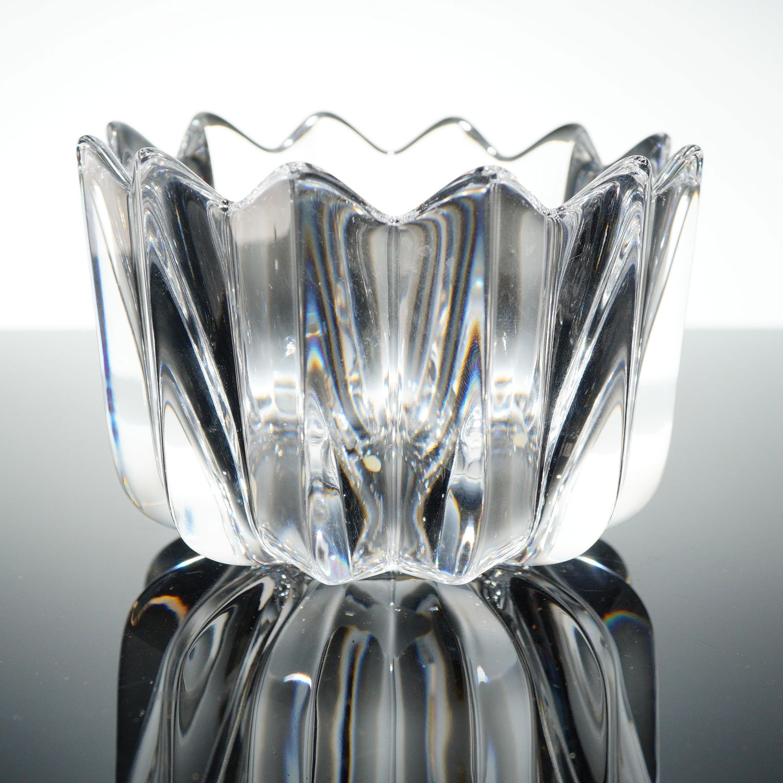 Orrefors Jan Johansson Fleur Crystal Bowl: A single Orrefors crystal bowl in the 'Fleur' patern, designed by Jan Johansson. This heavy, clear crystal glass vessel features a deeply ribbed and vertically faceted body that fi?ares outward, termi