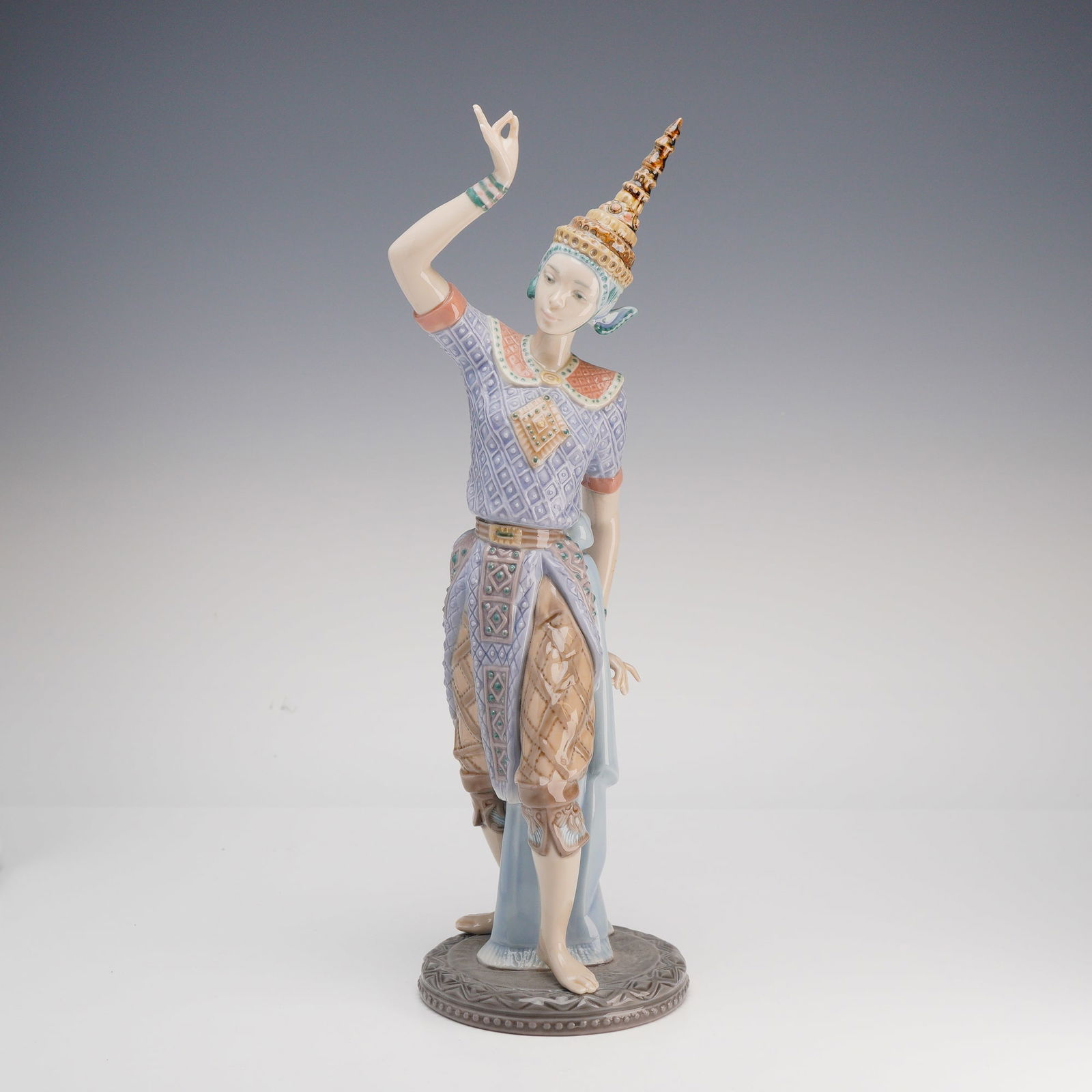 Lladro, Siamese Dancer - Male (Model 5592): A large and finely detailed porcelain sculpture from the Lladro Asian Inspiration collection titled Siamese Dancer - Male (Model No. 5592), designed by sculptor Vicente Mart?nez and issued in 1989.