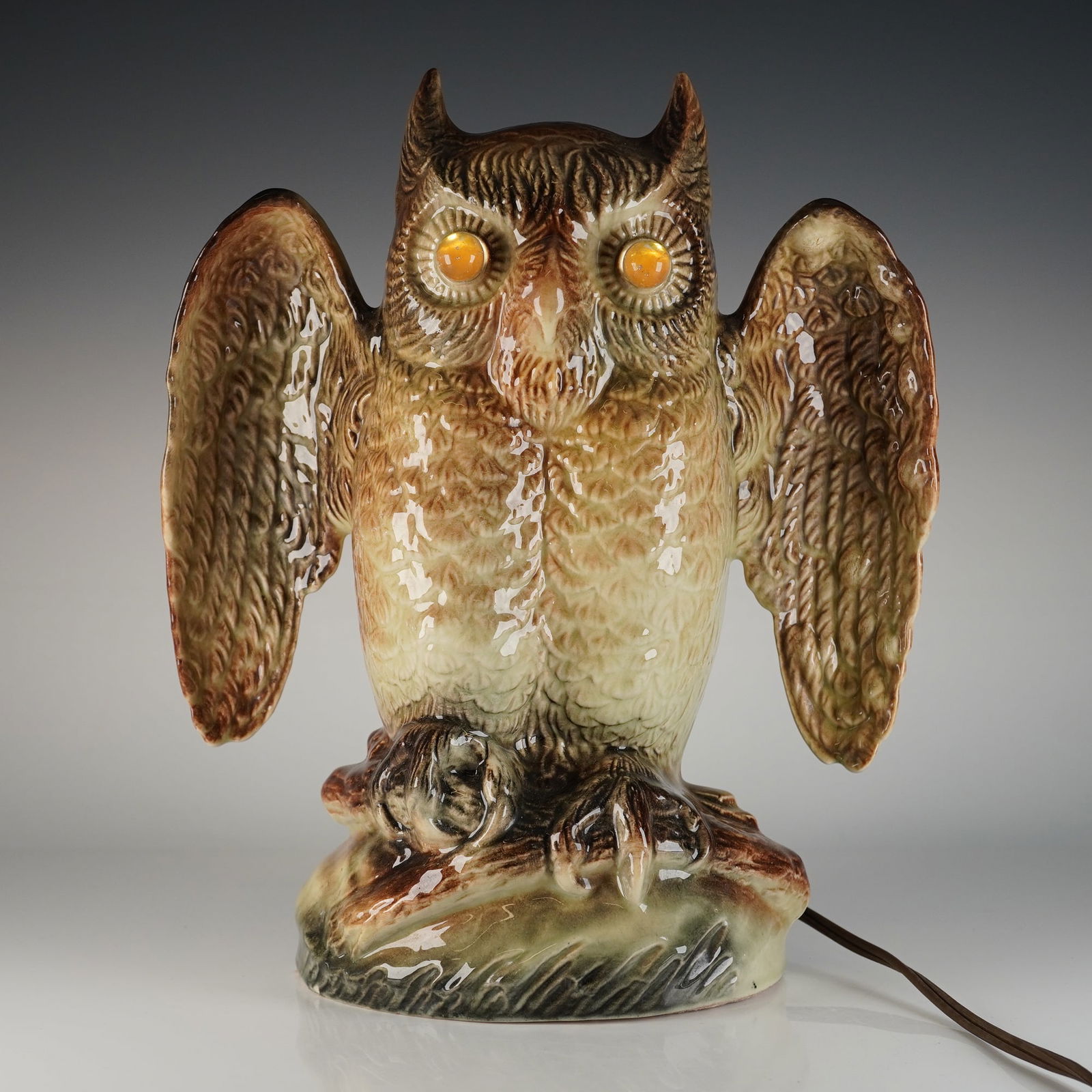 Howard Kron Porcelain Owl TV Lamp: A Mid-Century ceramic figural TV lamp attributed to Howard Kron, modeled as a standing Horned Owl with partially raised wings. The figure is executed in high-gloss polychrome glazes featuring mottled
