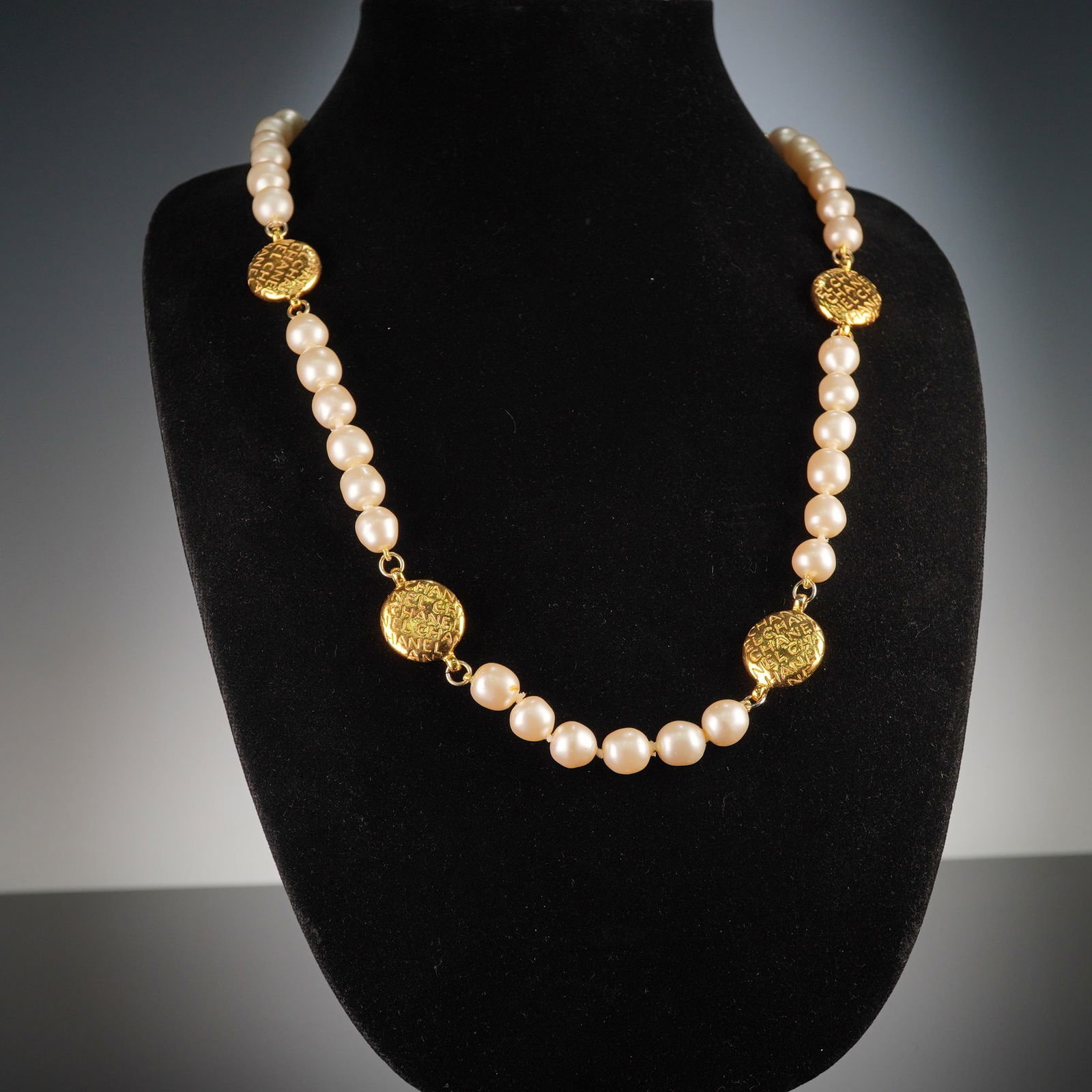 Chanel Paris Faux Pearl and Gold-Toned Disc Necklace (1 of 5)