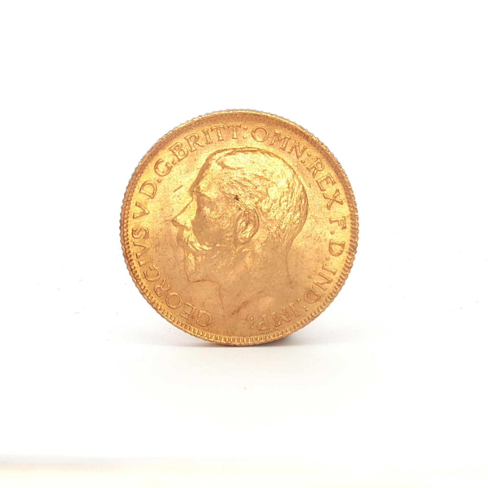 1925 UK 1 Sovereign King George V Gold Coin: 1925 UK 1 Sovereign King George V Gold Coin, produced by the Royal Mint. The obverse displays an uncrowned portrait of King George V facing left, with the legend around the edge. The reverse illustrat