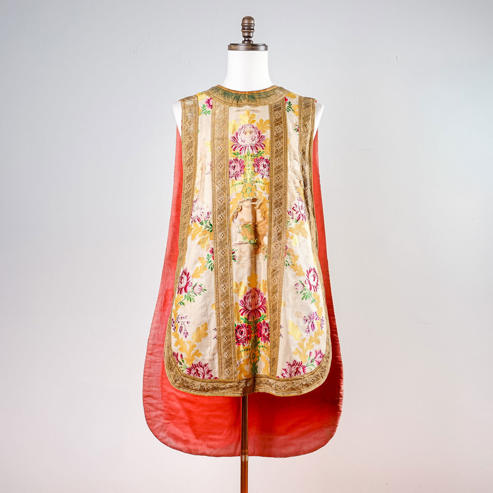 2pc Spanish Priest Vestment & Chalice Veil, Embroidered Silk w/ Gold Thread: A two-piece ecclesiastical vestment ensemble, comprising a priest's chasuble and matching chalice veil, each exquisitely hand-embroidered on rich silk brocade. The chasuble displays an elaborate