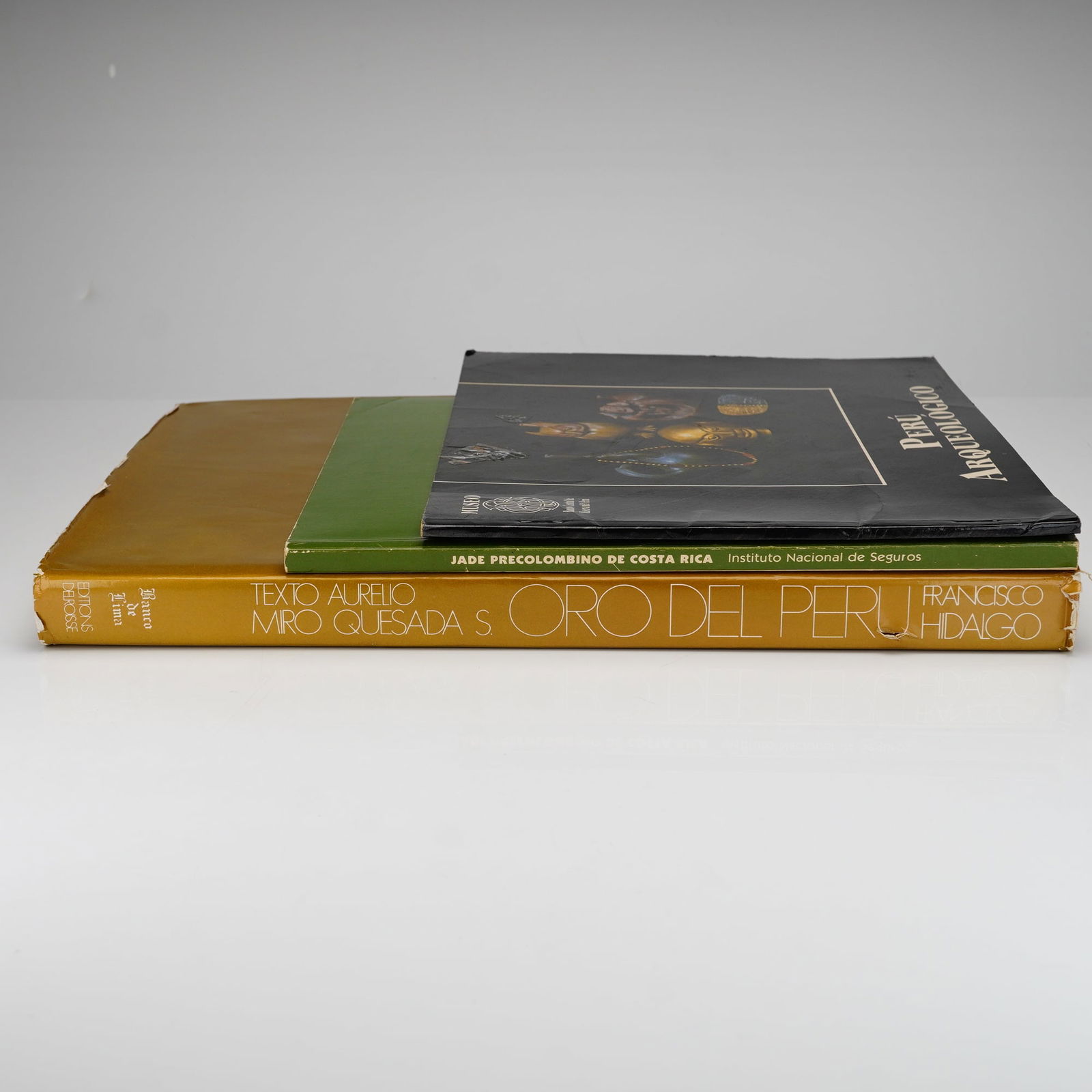 3 Pre-Columbian Art and Archaeology Books and Exhibition Catalogs: A collection of books and exhibition catalogs focused on Pre-Columbian art and archaeology from South and Central America. The group is headlined by a large-format hardcover edition of Oro del Peru, f
