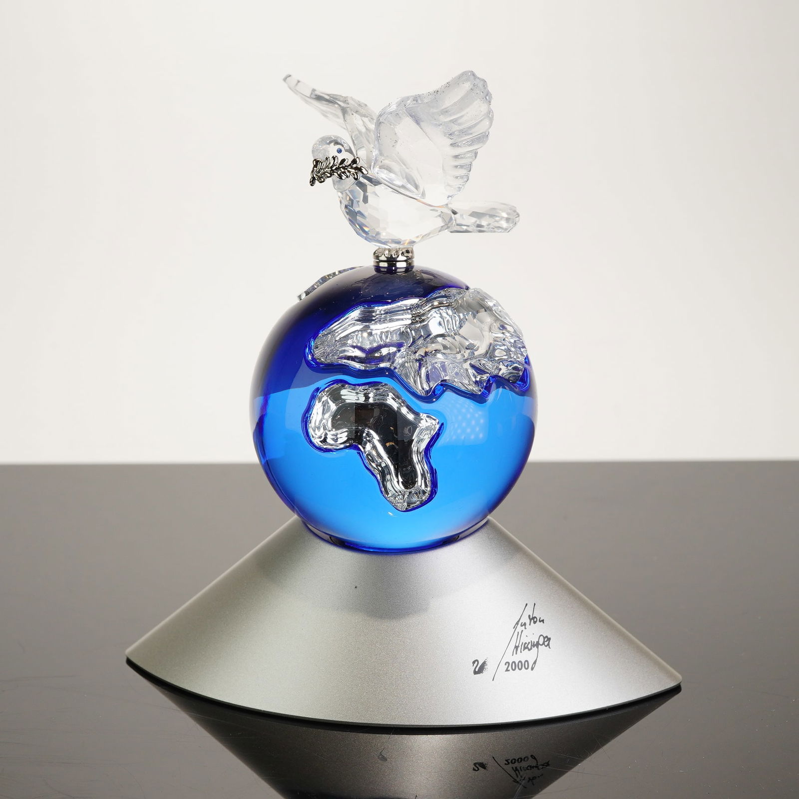 Swarovski Crystal Planet 2000 Millennium Edition Figurine: This Swarovski Silver Crystal commemorative figurine, model 7607 NR 000 004, is titled Crystal Planet and was released as a limited Millennium Edition in the year 2000. The piece features a clear face