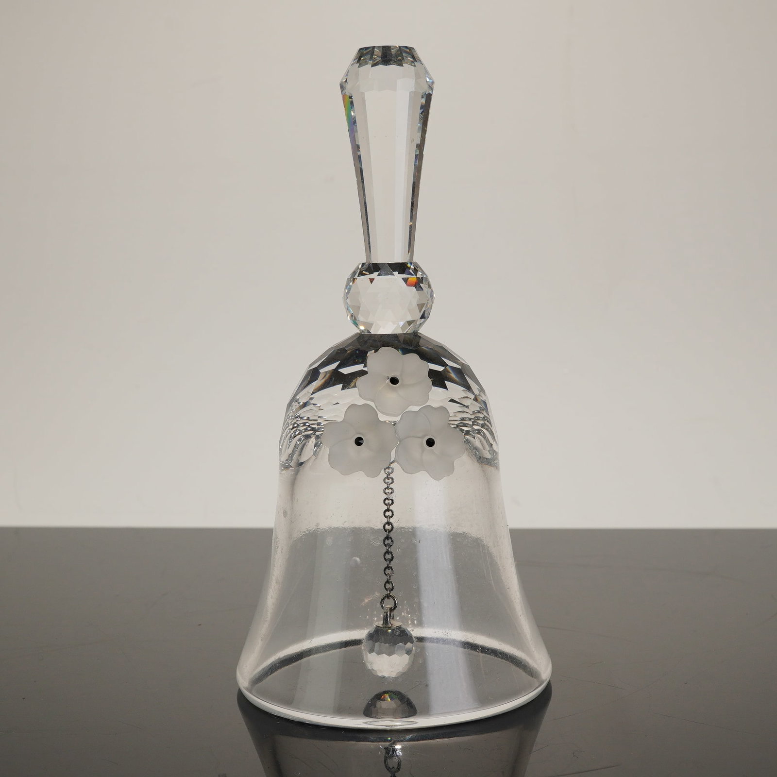 Swarovski Silver Crystal Small Dinner Bell: This fine Swarovski crystal bell is a retired piece from the Silver Crystal collection, specifically identified as the Small Dinner Bell. Crafted in Austria from high-lead content crystal, the piece d