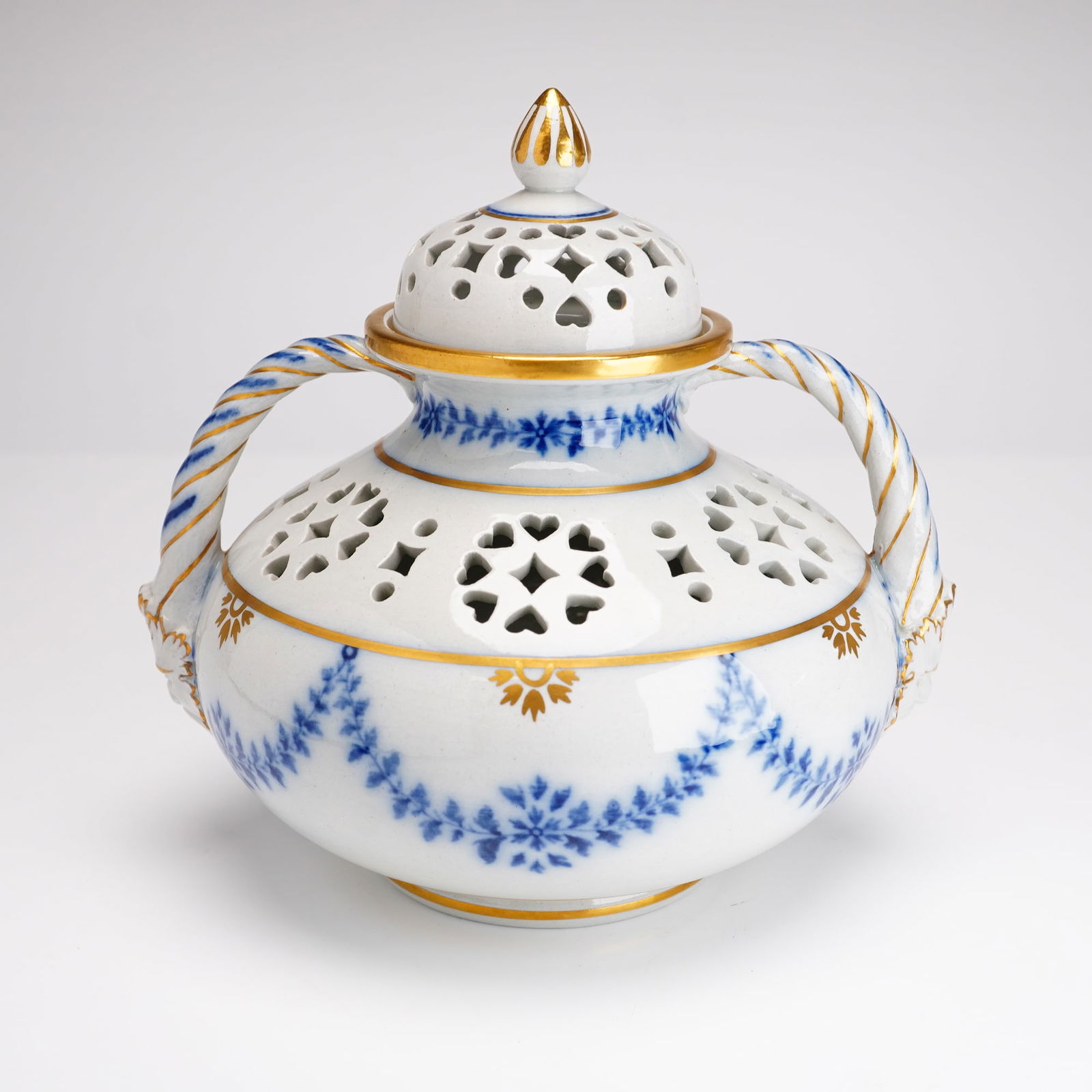 Wedgwood Reticulated White Glazed Bone China Potpourri Jar and Lid: A fine Wedgwood white glazed bone china potpourri jar and matching domed lid, likely dating to the early 20th century. The vessel features a bulbous body with intricate reticulated heart and geometric
