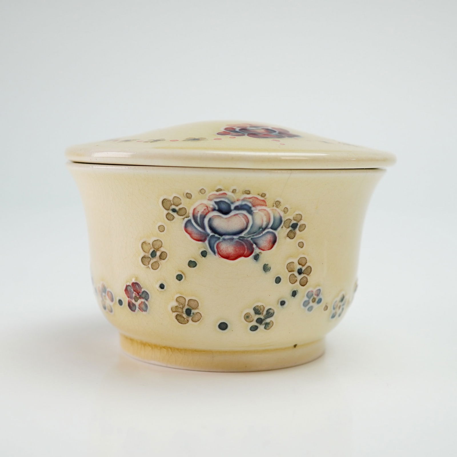 William Moorcroft for Liberty & Co. Lidded Box Forget Me Not: This finely crafted piece features Moorcroft's signature tube-lined decoration, with delicate blue forget-me-not blossoms and flowing foliage rendered in rich, lustrous glazes against a softly toned g
