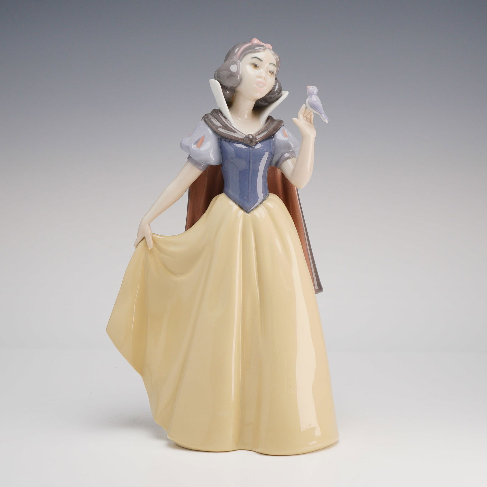 Lladro Disney Snow White Figurine Model 7555 (1 of 3)
