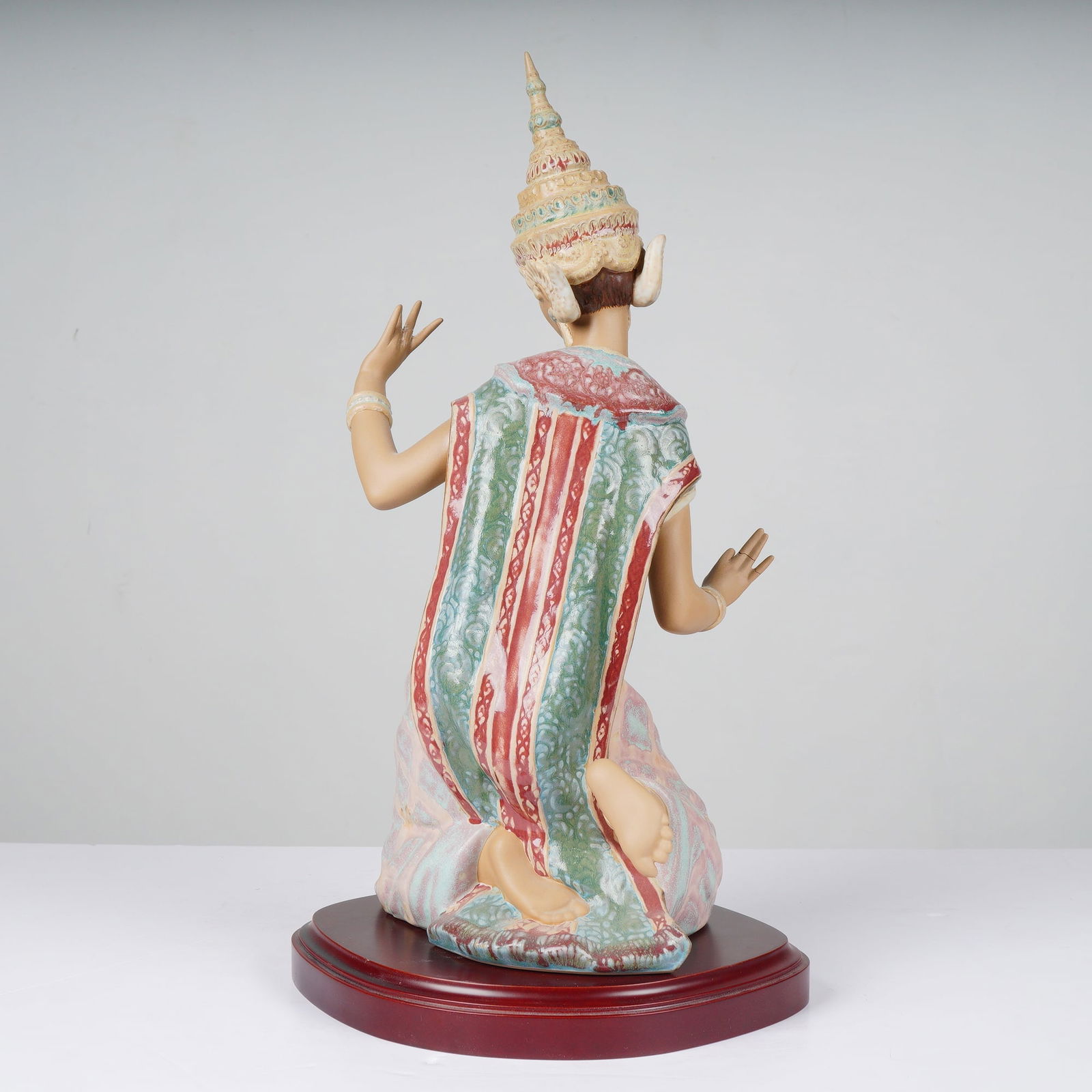 Lladro Thai Dancer 1012069 - 3