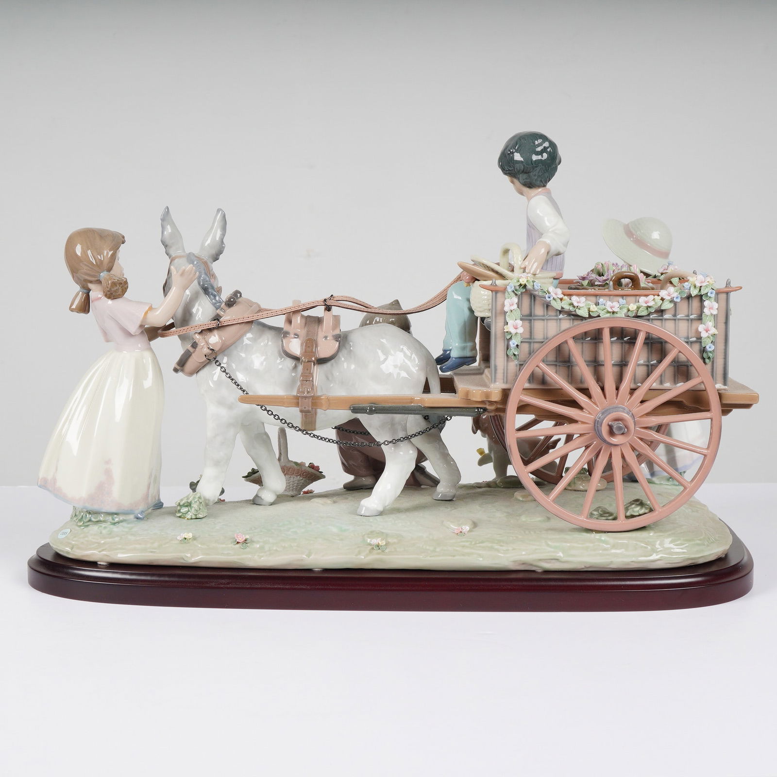 Lladro Porcelain Sculpture Enchanted Outing 1001797 - 2