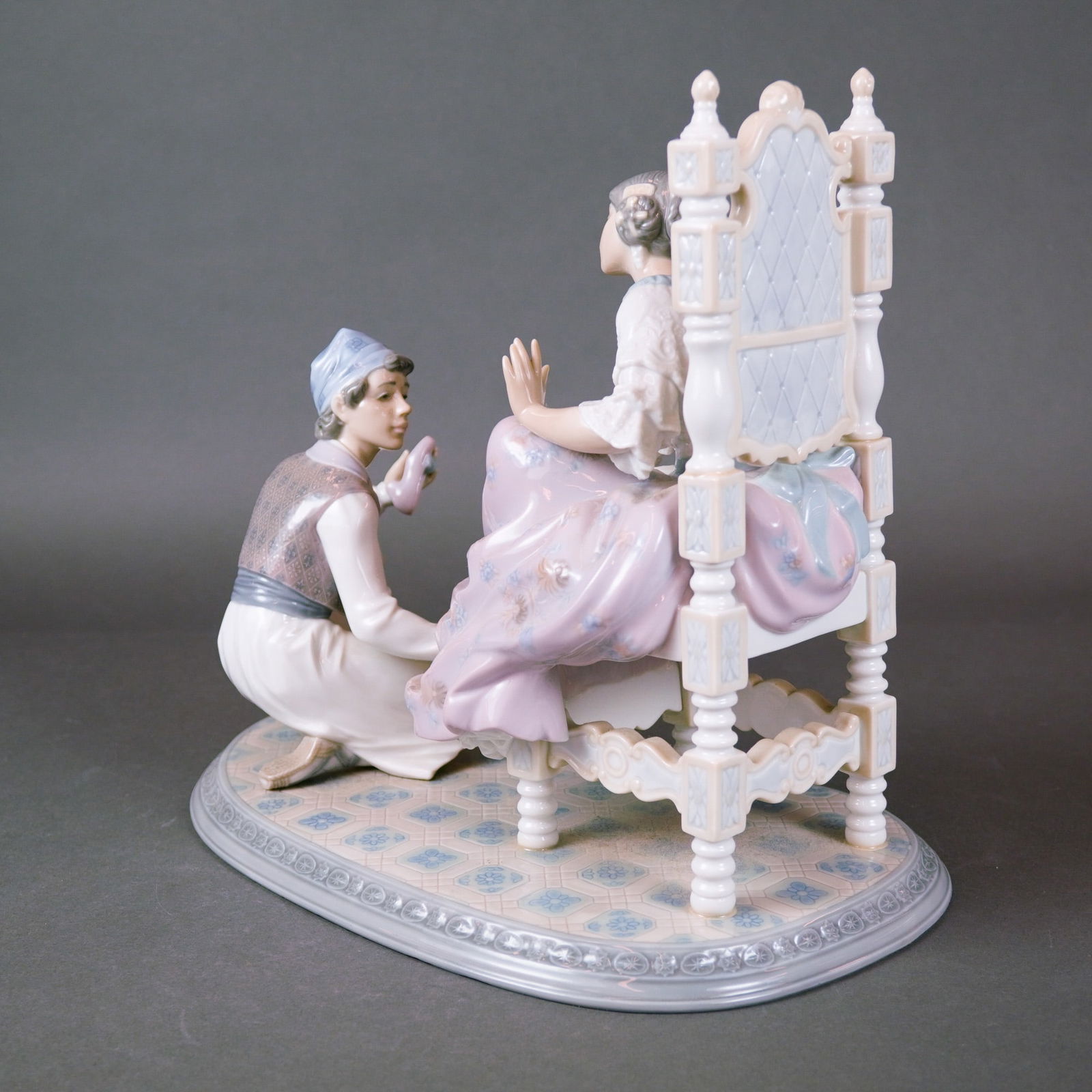 Lladro Allow Me Figurine - 2