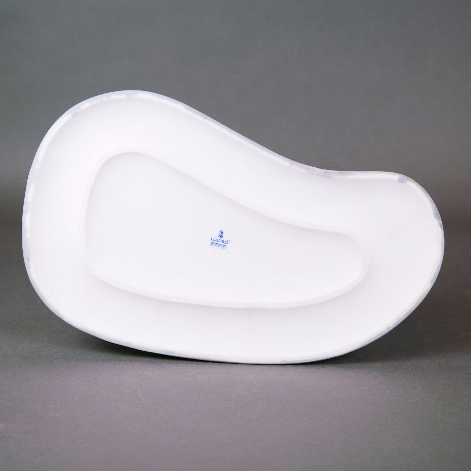 Lladro Allow Me Figurine - 3