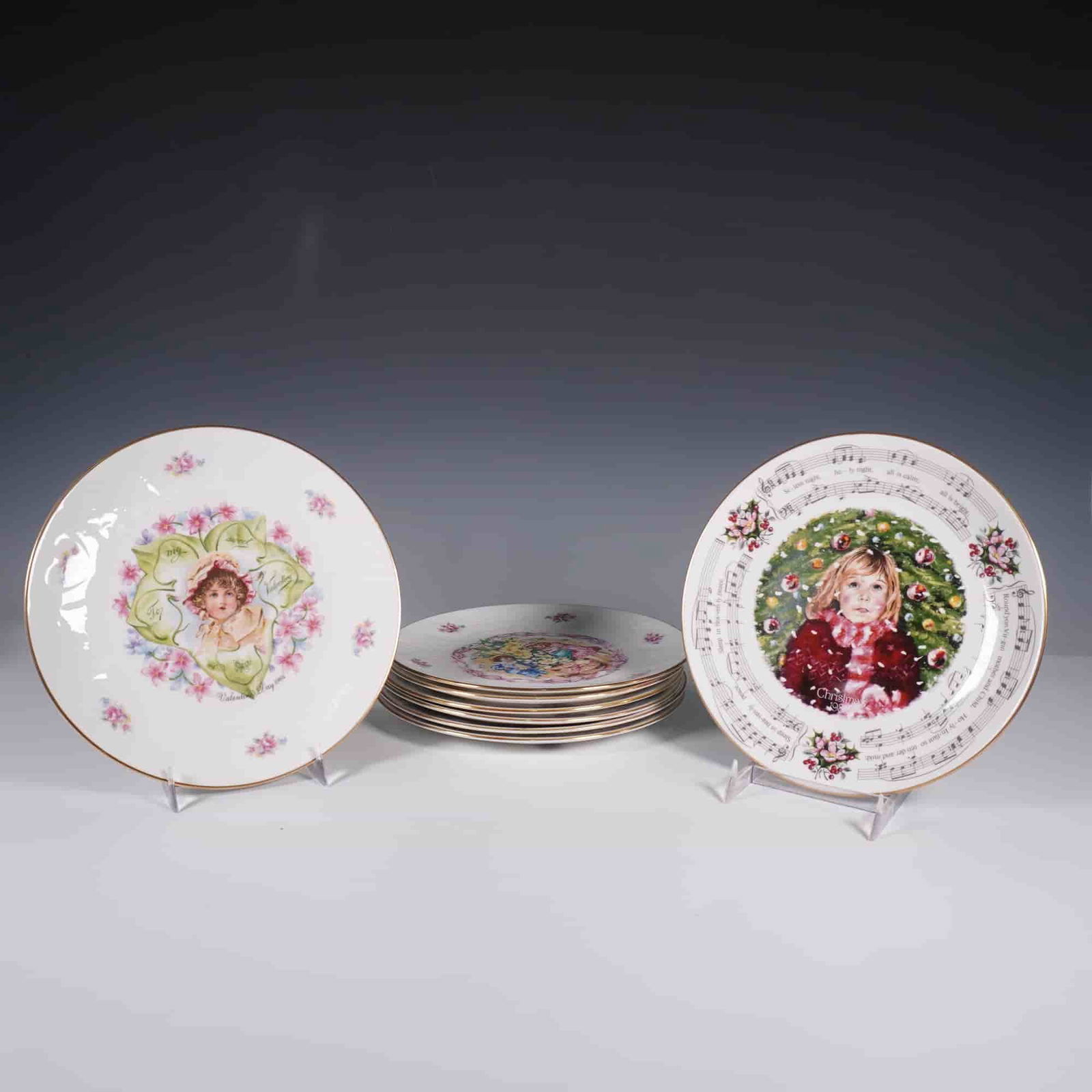 8pc Royal Doulton Collector Plates, Christmas and Valentine Themes (1 of 8)