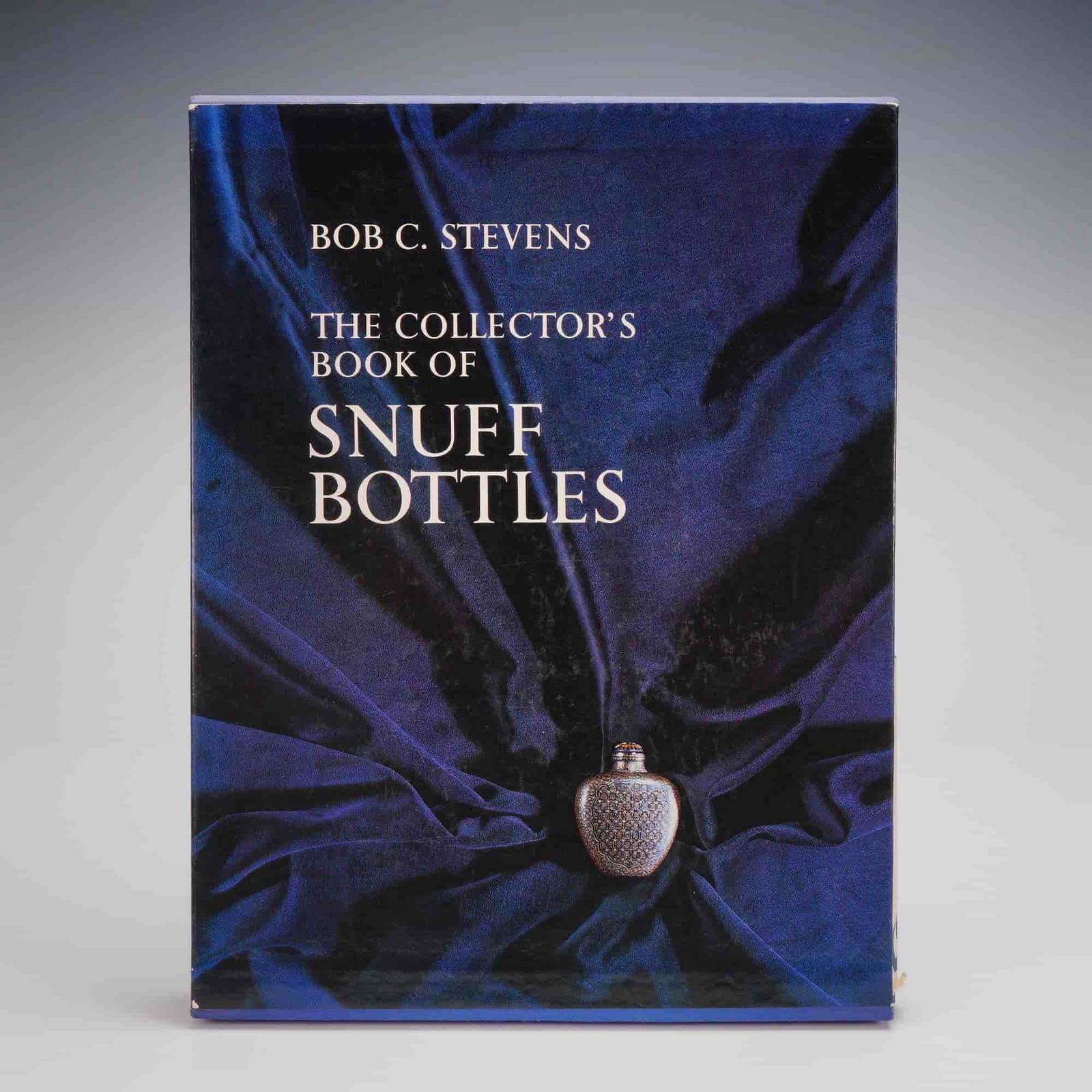 1st Ed. Bob C. Stevens Hardcover Book The Collector's Book of Snuff Bottles: Tokyo and New York: Weatherhill, 1976. First edition. Lavishly illustrated reference containing over 1,000 full-color photographs of notable snuff bottles from premier collections worldwide. This