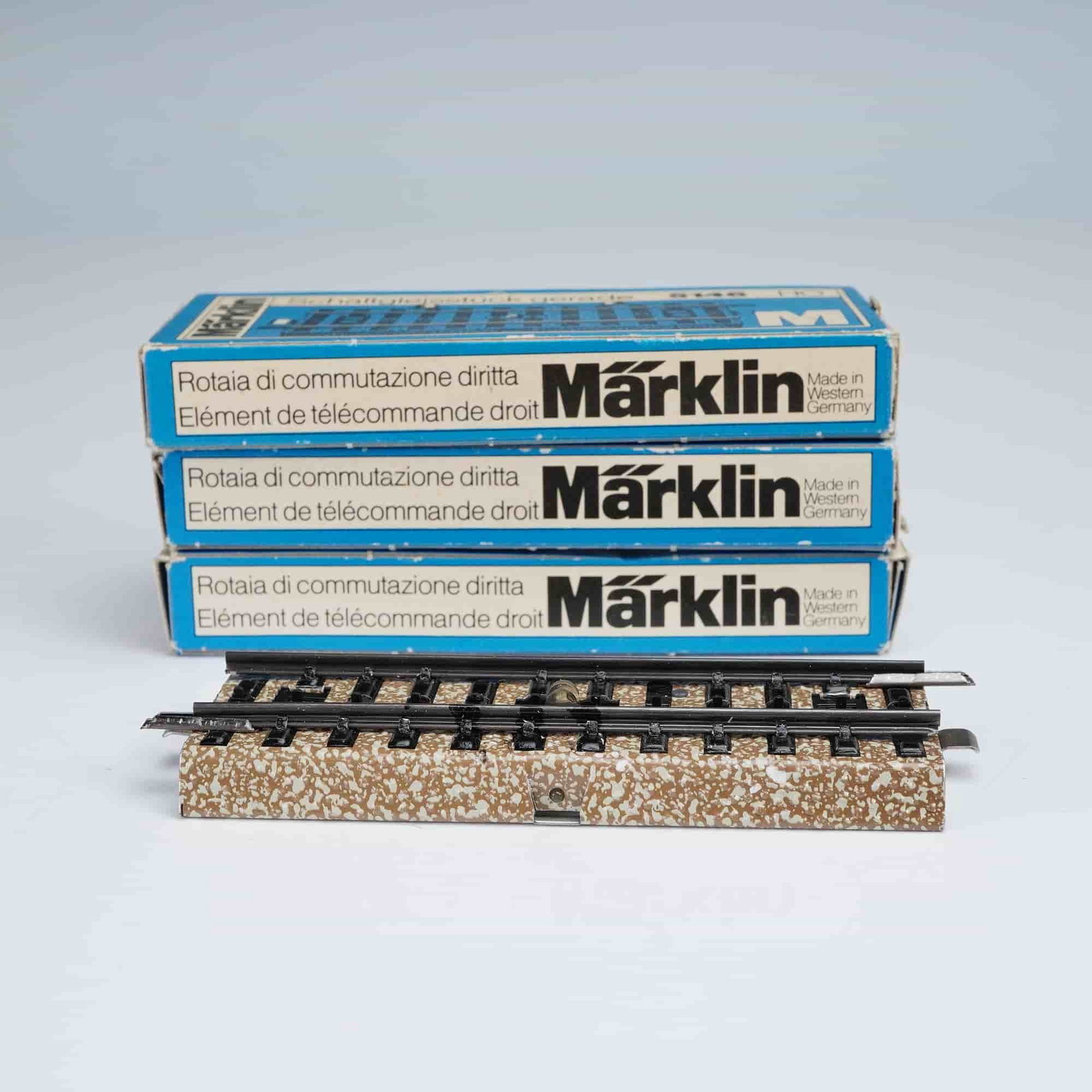 3pc Marklin Model Railroad Track Set, Straight Switching Track Section: Set of three Marklin straight switching track sections, designed for HO scale layouts. Each piece is constructed with a metal rail system mounted on a speckled base and features integrated electrical