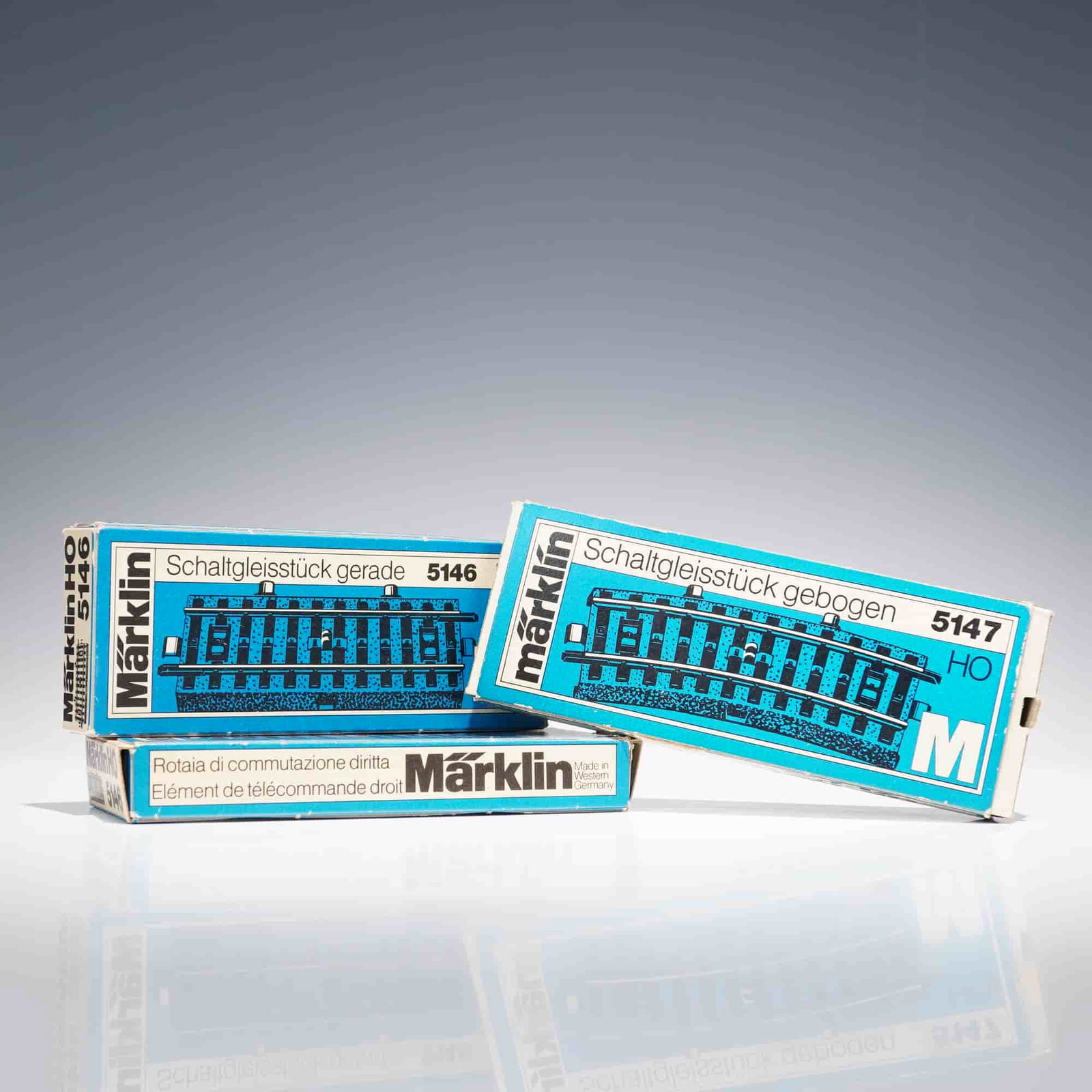 3pc Marklin Train Track Parts, HO 5146 and HO 5147: Three Marklin HO scale track sections, including two straight switching track pieces, 5146, and one curved switching track piece, 5147. These vintage metal track sections feature integrated switching