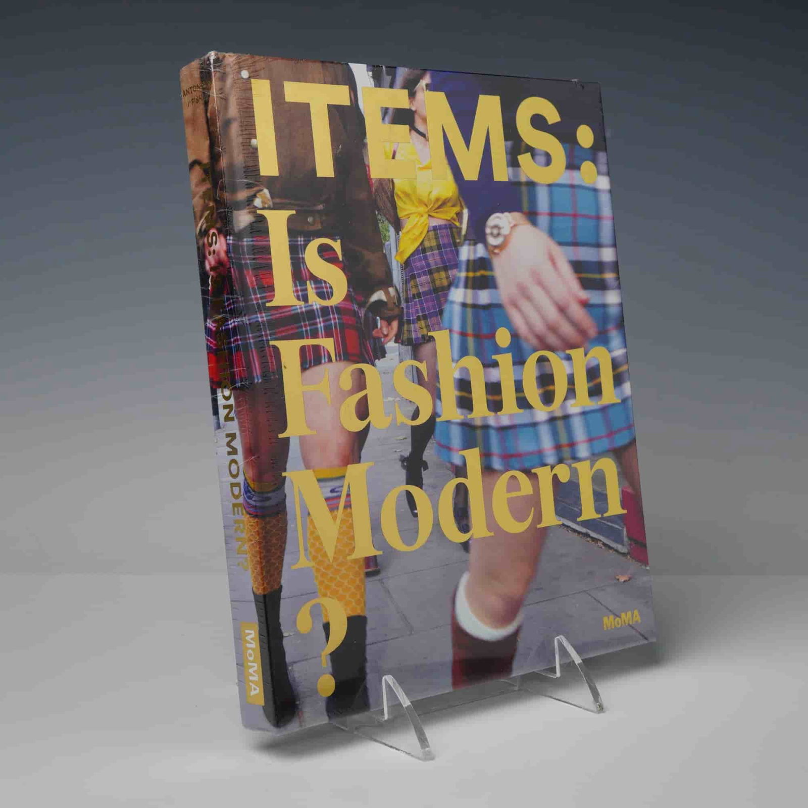 Items: Is Fashion Modern?, Antonelli/Fisher, MoMA Softcover 2017: Paola Antonelli and Michelle Millar Fisher. Items: Is Fashion Modern?. New York: The Museum of Modern Art (MoMA), 2017. Softcover edition, published in conjunction with the major exhibition held at Mo