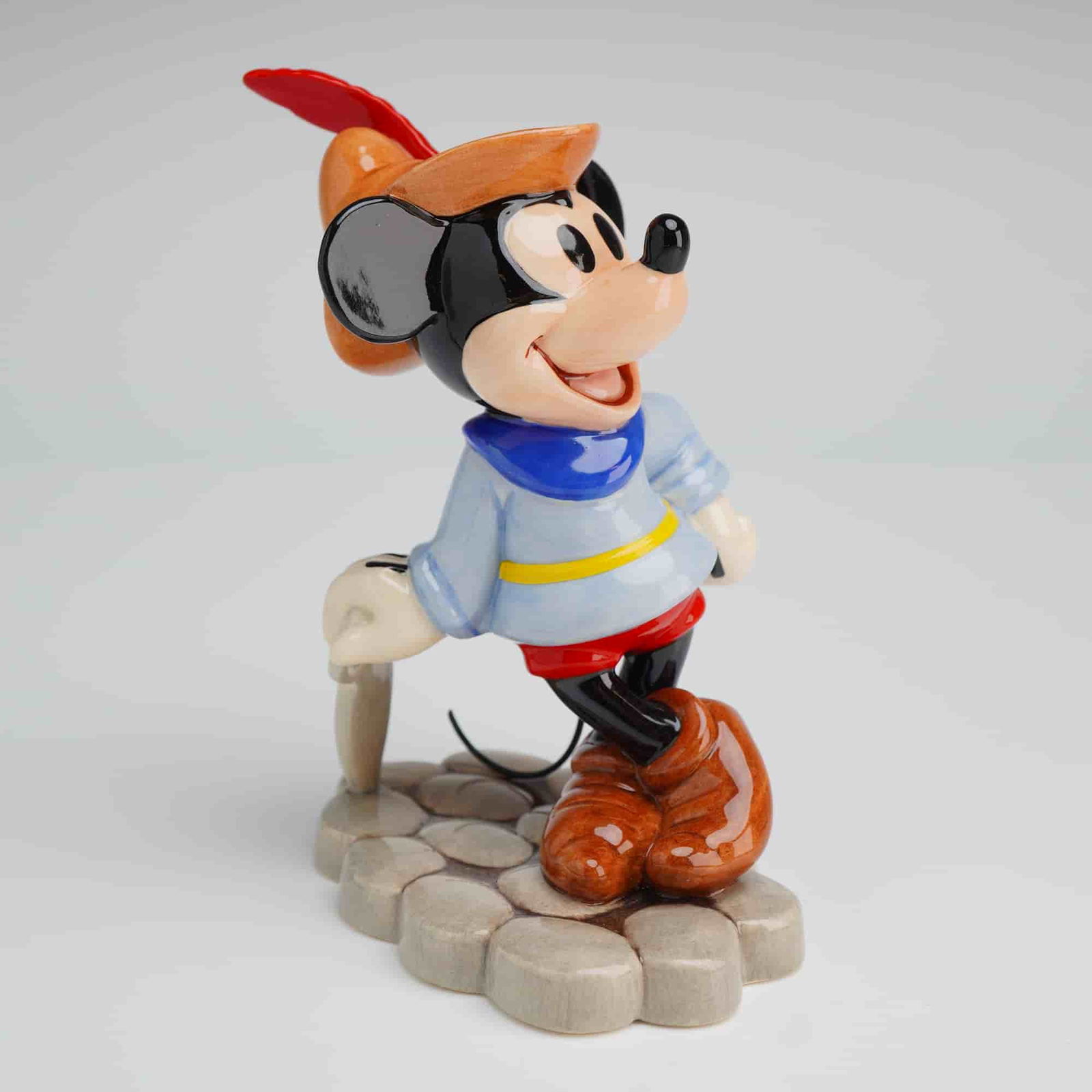Royal Doulton Disney Showcase Mickey Brave Little Tailor MM17 (1 of 5)
