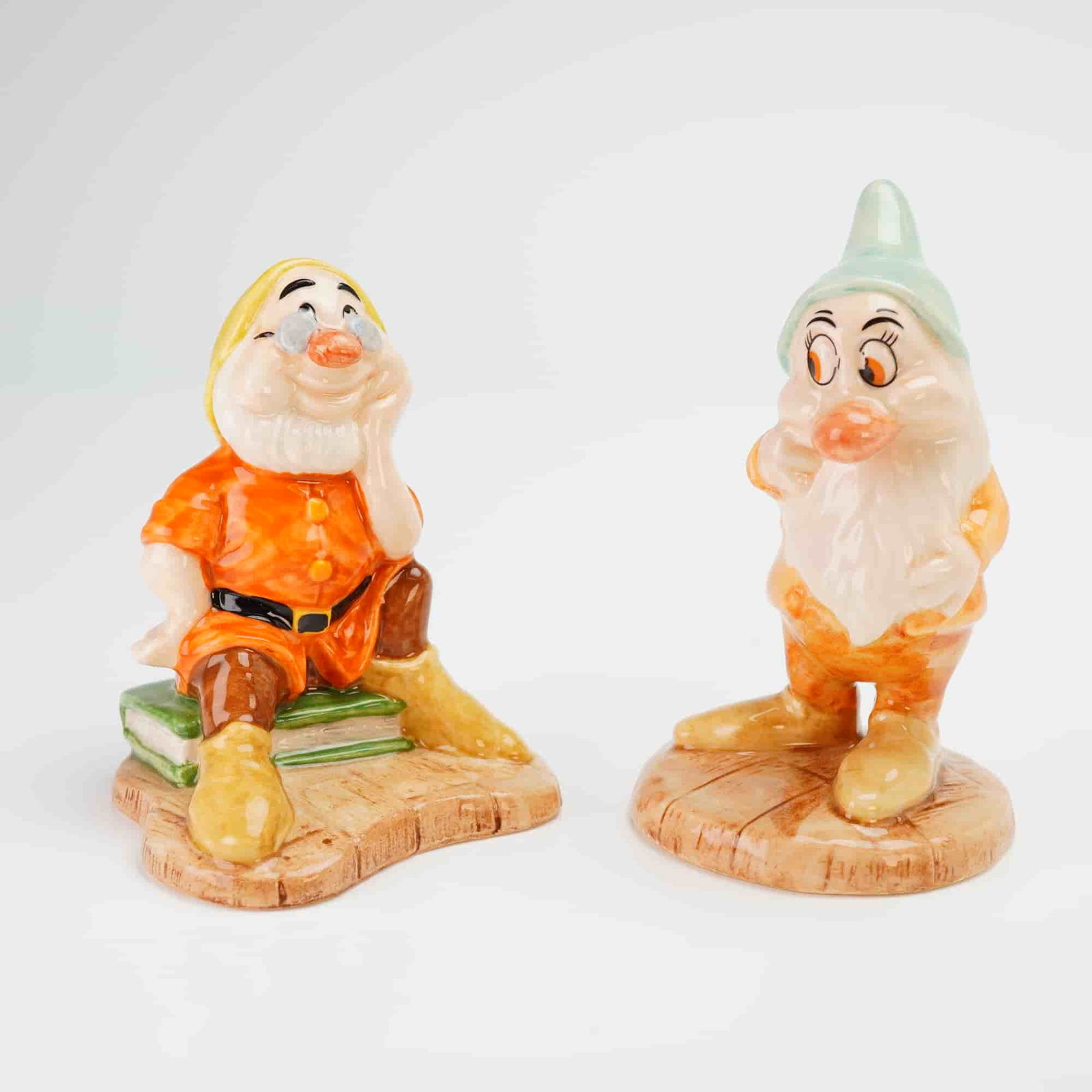 2pc Royal Doulton Disney Snow White Figurines, Bashful SW16 & Doc SW10 (1 of 3)