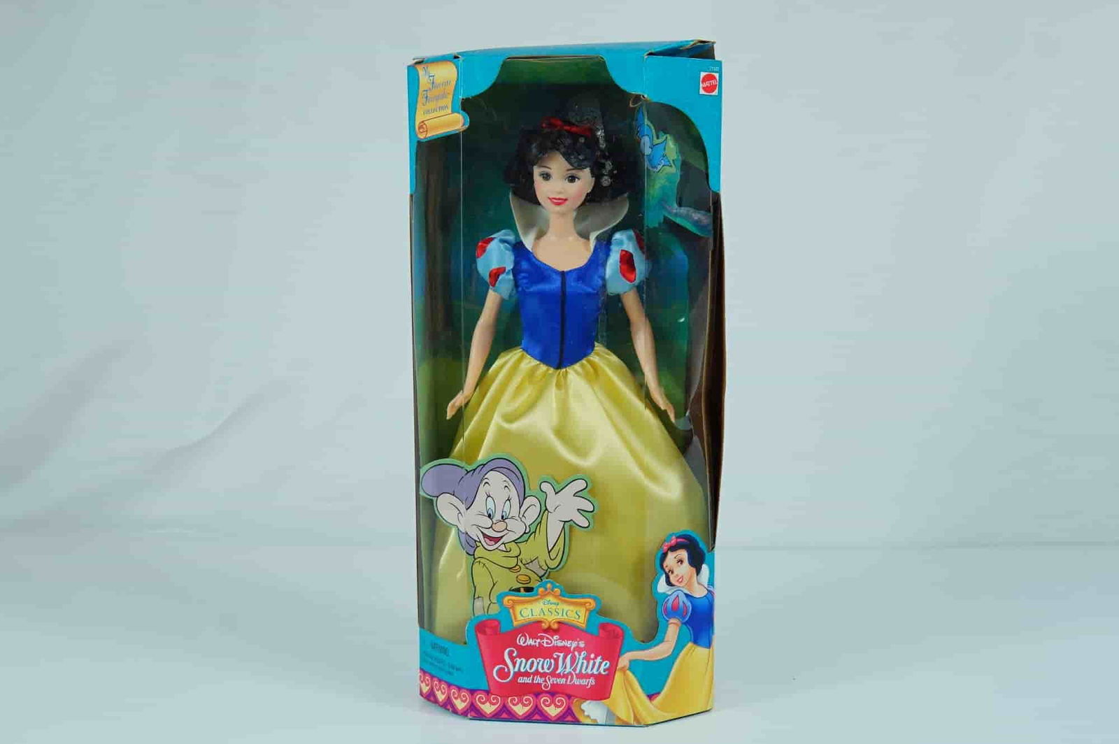 Mattel Disney Classics Snow White Doll, 11.5 Inches (1 of 3)