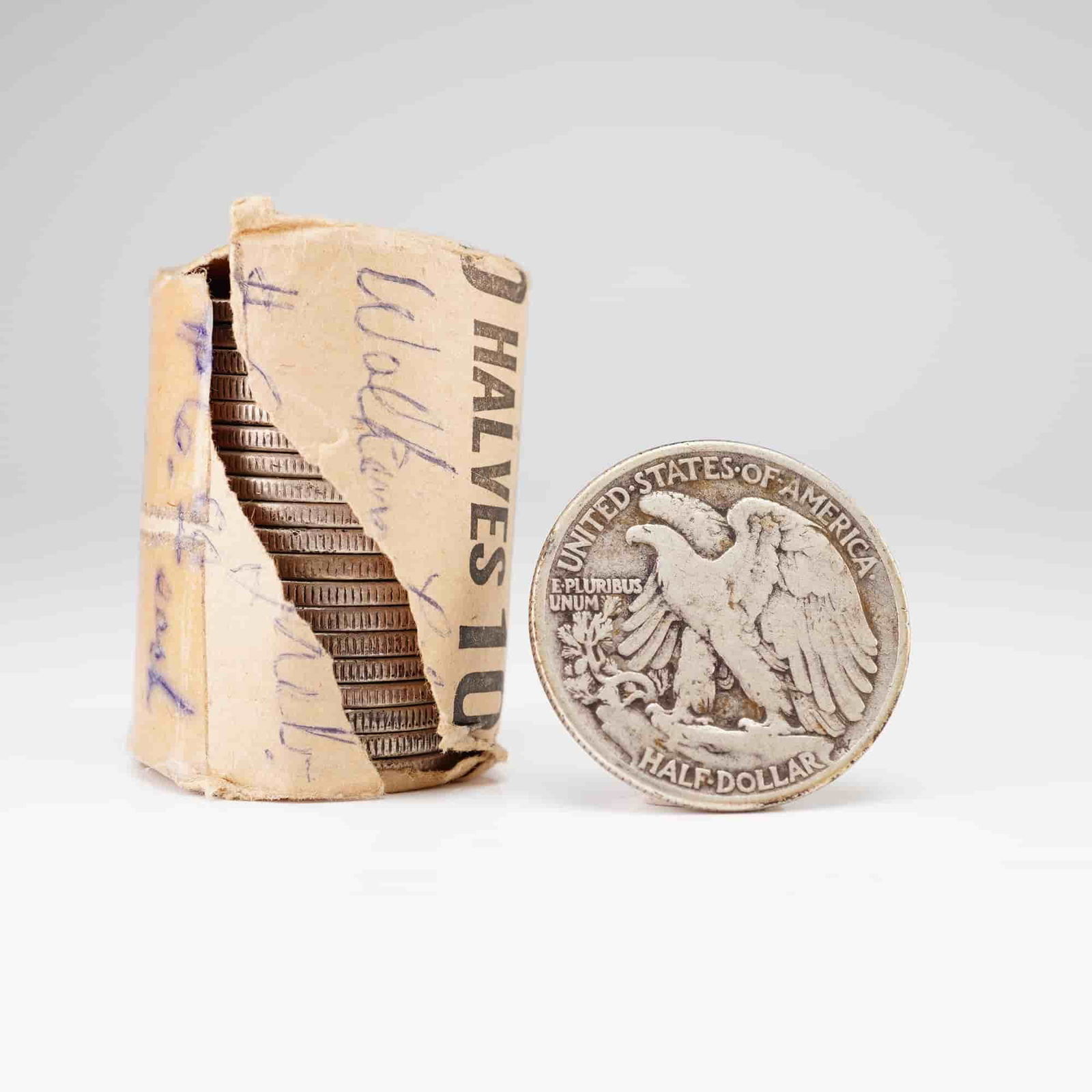 US 1943-1947 Walking Liberty Half Dollars, Silver, KM# 142: KM# 142. Walking Liberty obverse. A collection of 20 US Walking Liberty half dollars dated from 1943 to 1947. The lot consists of one loose 1944 specimen and a paper roll containing 19 additional