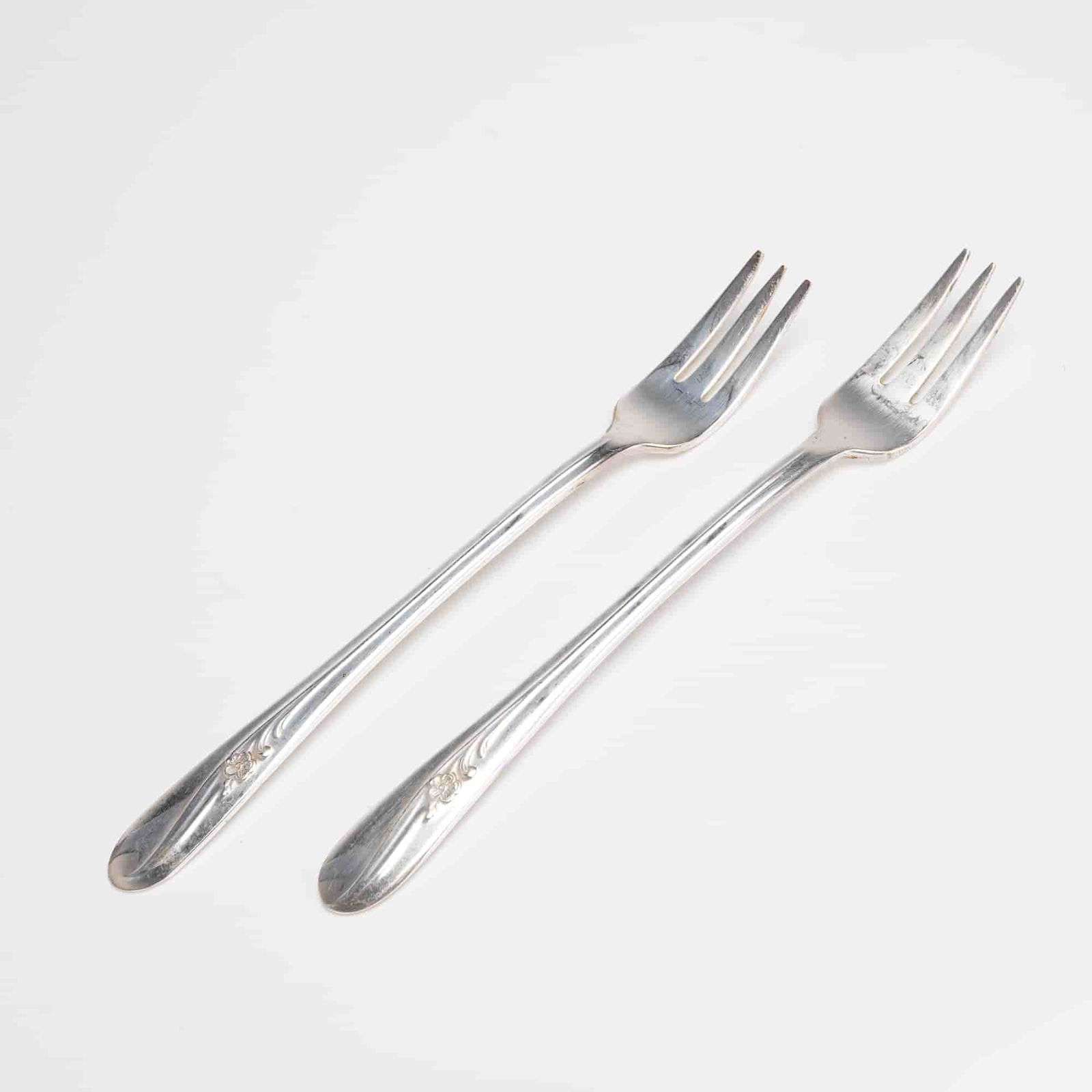 A Pair of H. & T. MFG. CO. Meadow Flower Silverplate Salad Forks (1 of 4)