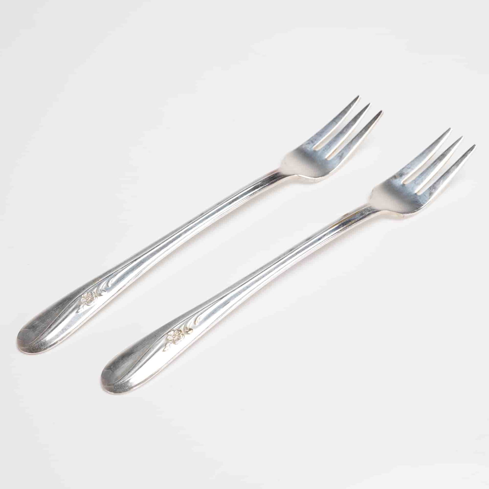 A Pair of H. & T. MFG. CO. Meadow Flower Silverplate Forks (1 of 4)