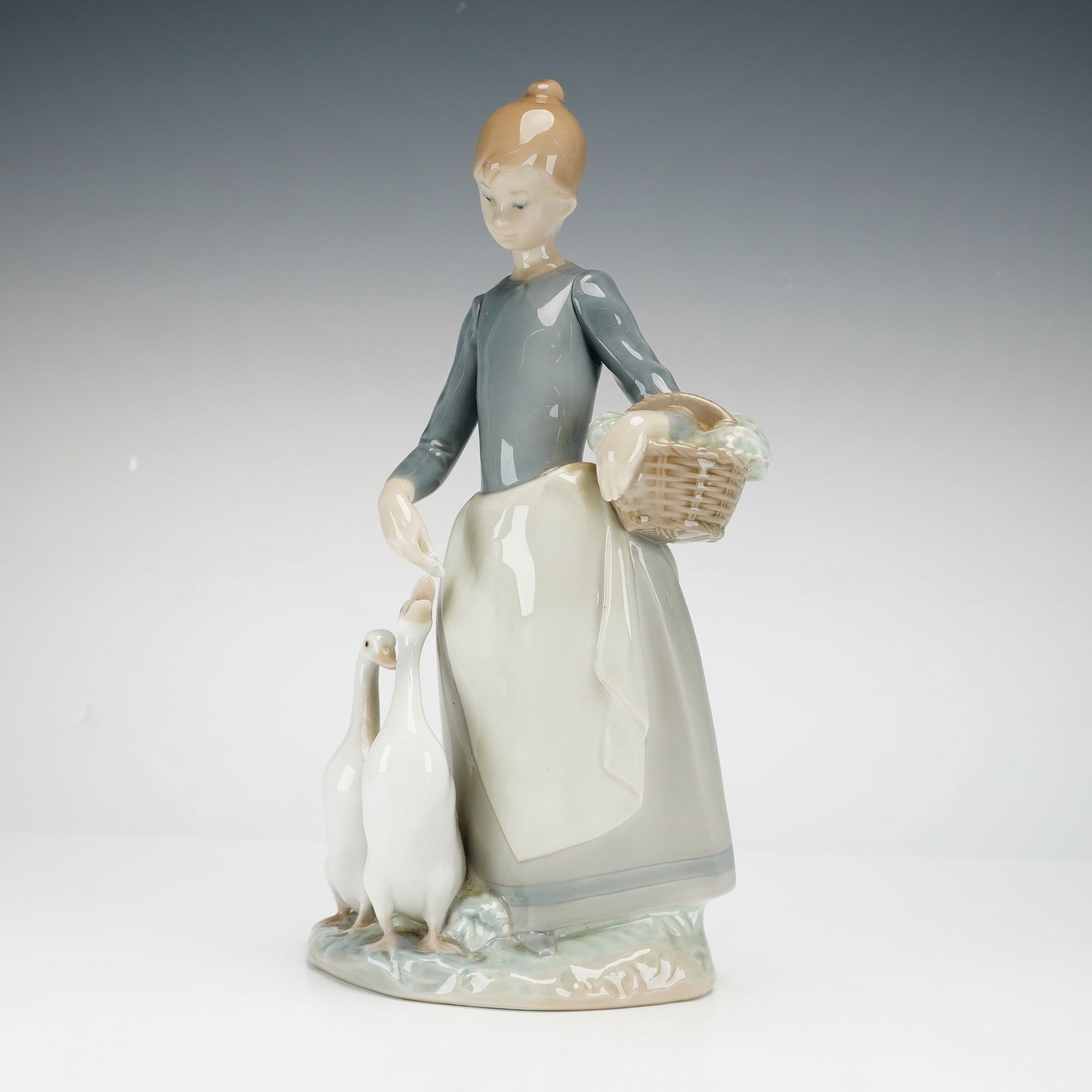 Lladro Porcelain Figurine, On the Farm 1001306 (1 of 3)