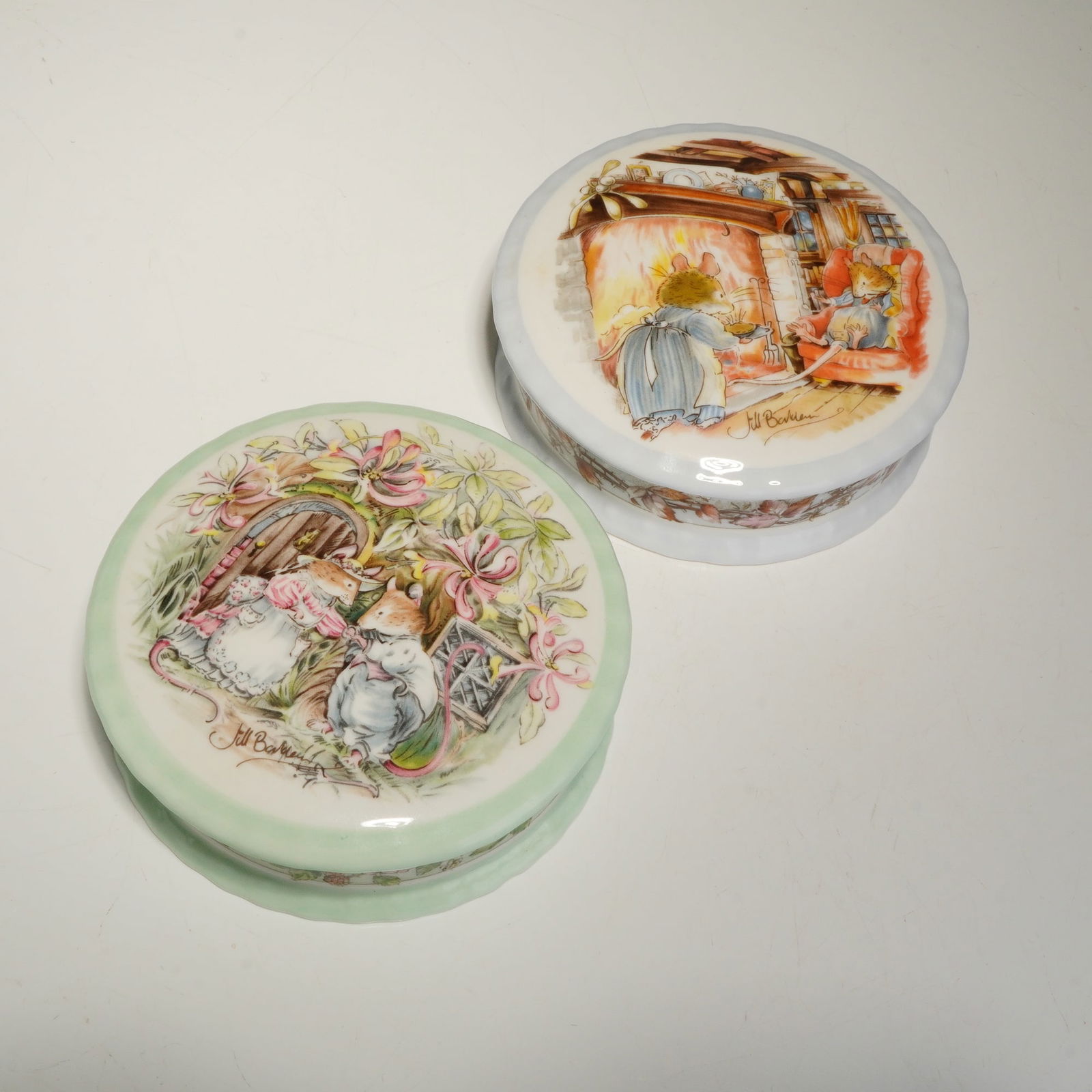 2pc Royal Doulton Brambly Hedge Summer and Winter Jewelry Boxes (1 of 5)