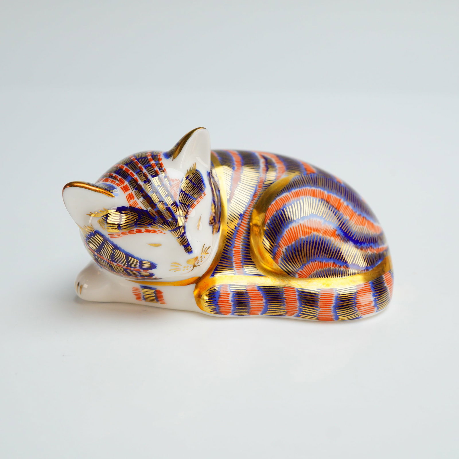 Royal Crown Derby Imari Paperweight, Sleeping Kitten (1 of 4)