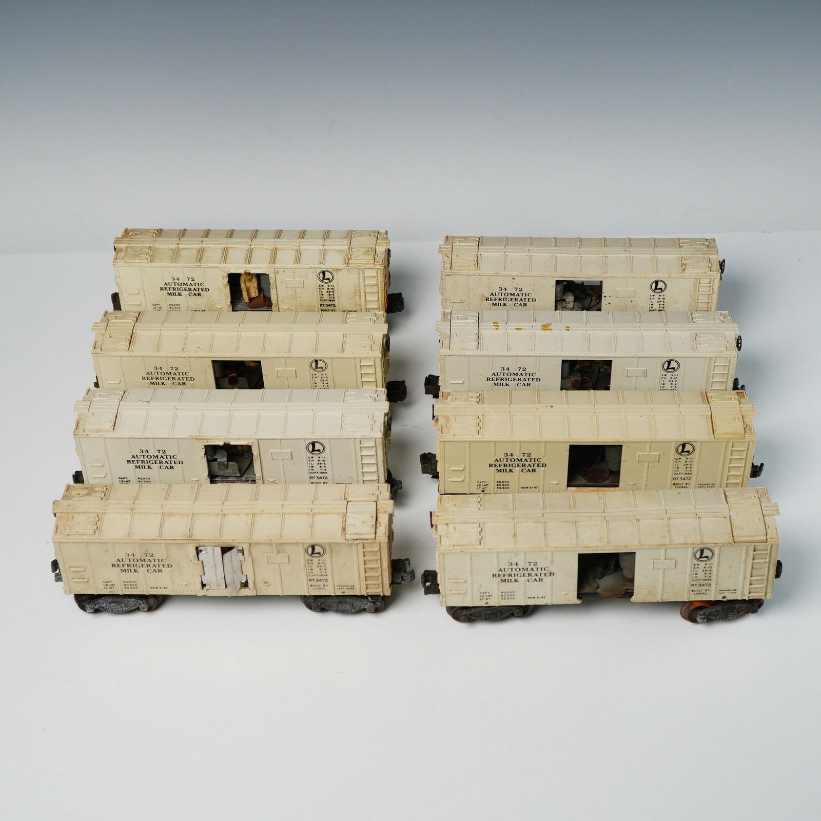 8 Lionel O Gauge 3472 Automatic Refrigerated Milk Train Cars: A collection of eight (8pc) vintage Lionel O Gauge model railroad cars, specifically the Post-War era No. 3472 Automatic Refrigerated Milk Car (RT3472). Each car features a cream-colored molded