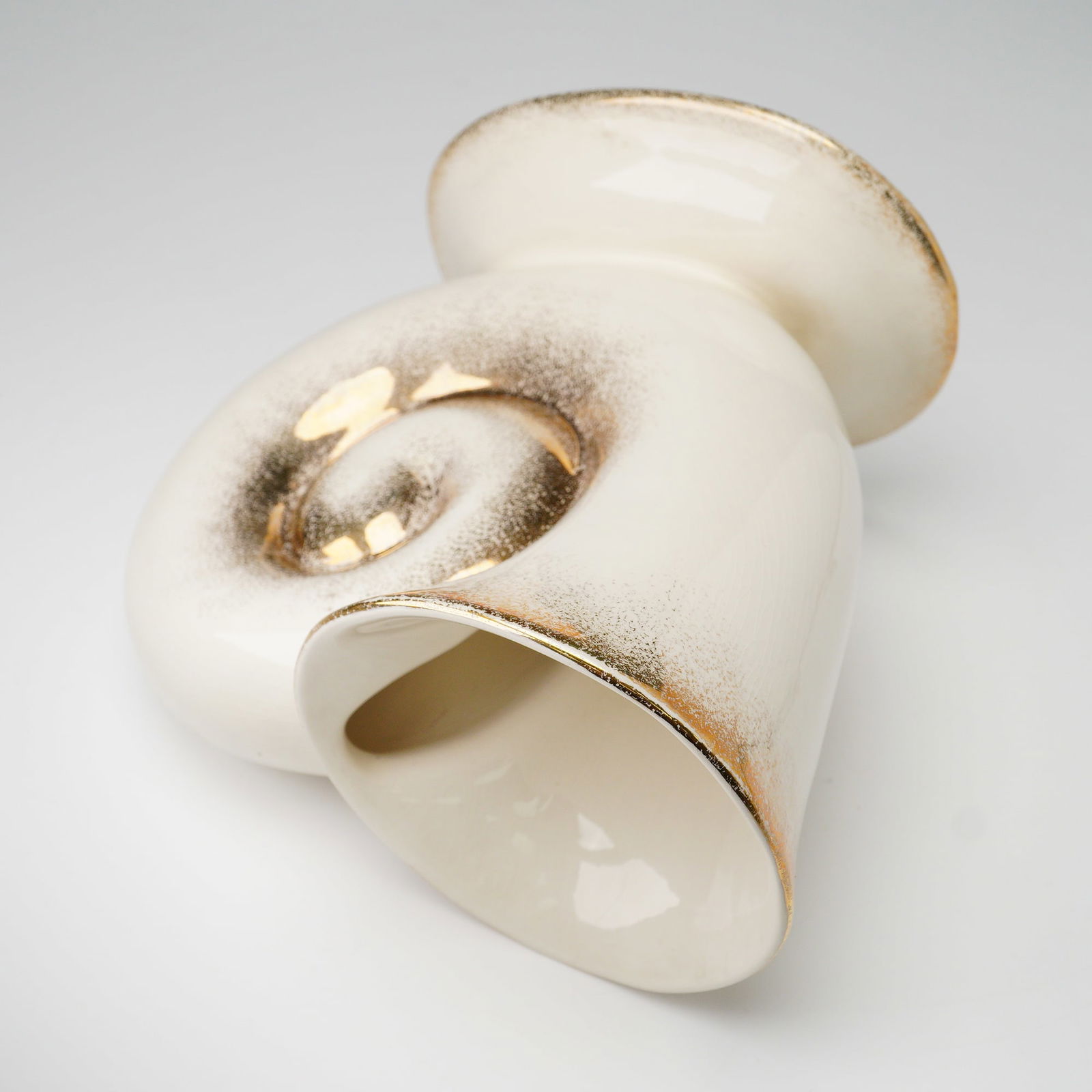 Pitt Petri Shell Form Footed Vase - 3