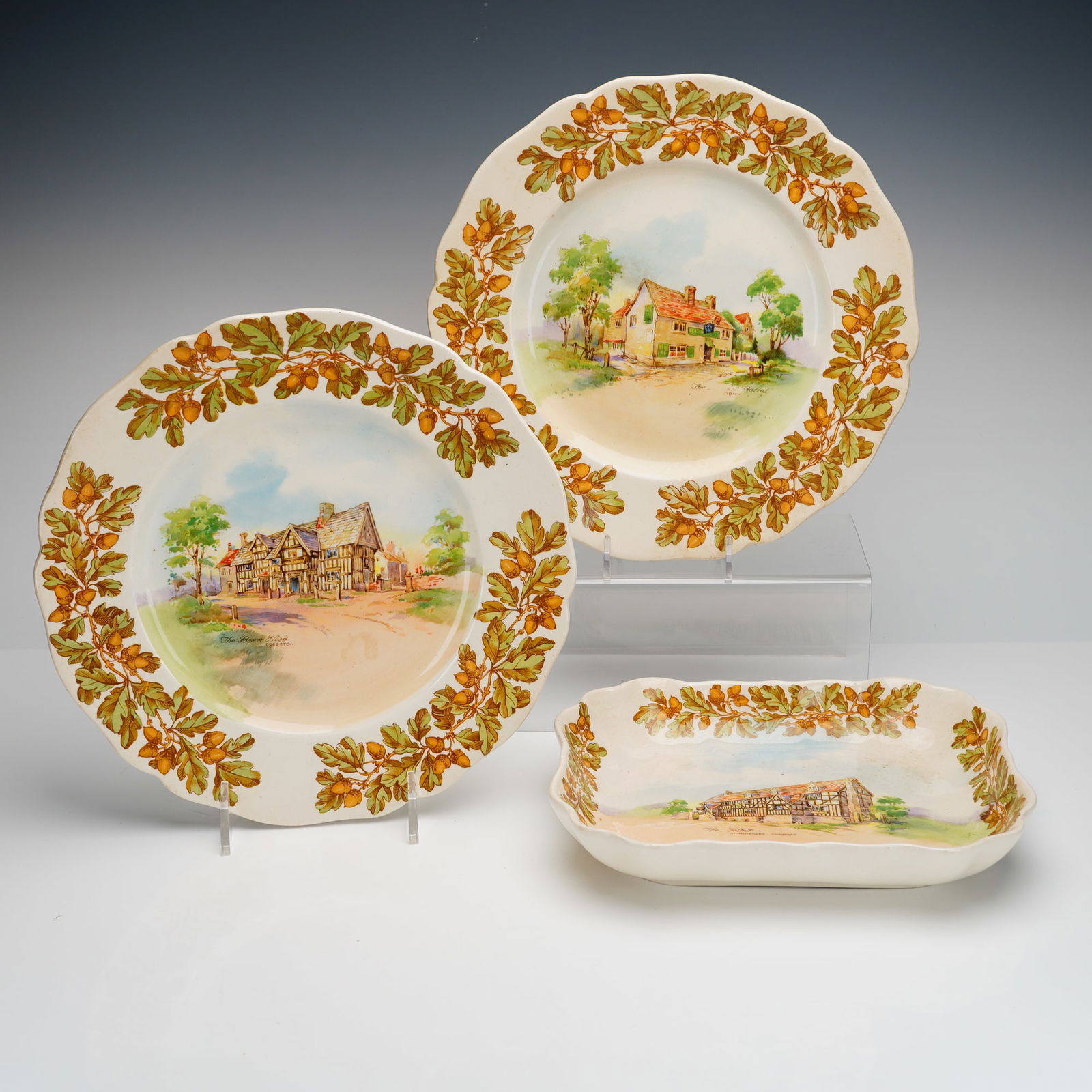 3pc Royal Doulton Old English Inns Ceramic Plates & Serving Dish Set, D6072: A trio of Royal Doulton ceramic tablewares from the Old English Inns series, pattern D6072. The set comprises two circular plates and one rectangular serving dish, all featuring scalloped rims and an