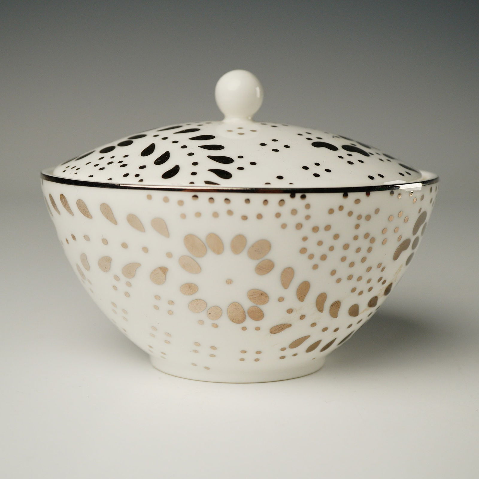 Wedgwood Embroidered Bone China Sugar Bowl and Lid by Jasper Conran: A contemporary covered sugar bowl and lid crafted from white bone chin. The bowl features a modern, abstract decoration of scattered, irregular teardrop shapes executed in metallic-silver. Both the bo