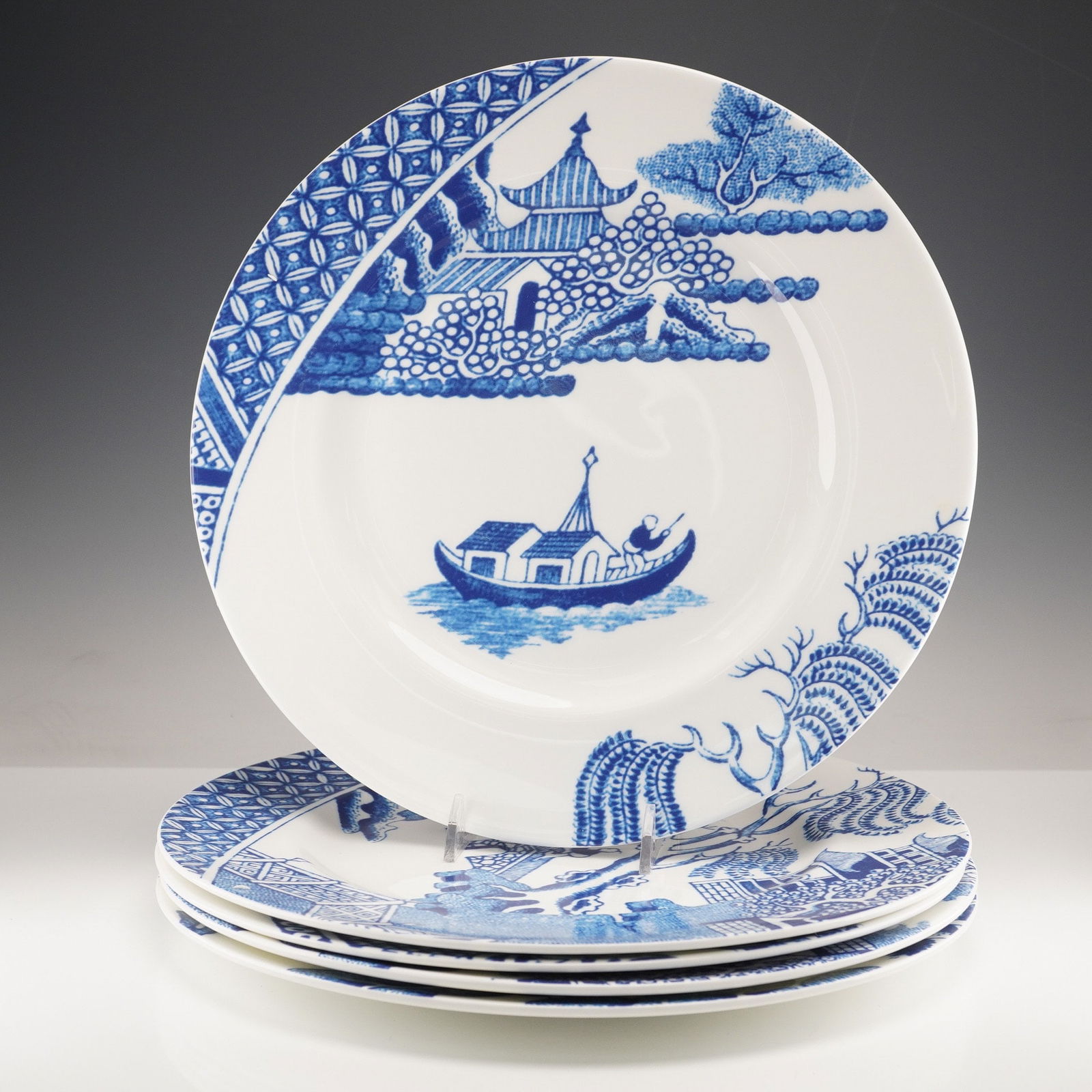 5pc Wedgwood Robert Dawson Bone China Plates, Willow: Set of five bone china plates by Wedgwood after the 1806 Willow Pattern design by Robert Dawson. Each plate features a blue and white transferware decoration depicting pagodas, trees, a bridge, figure