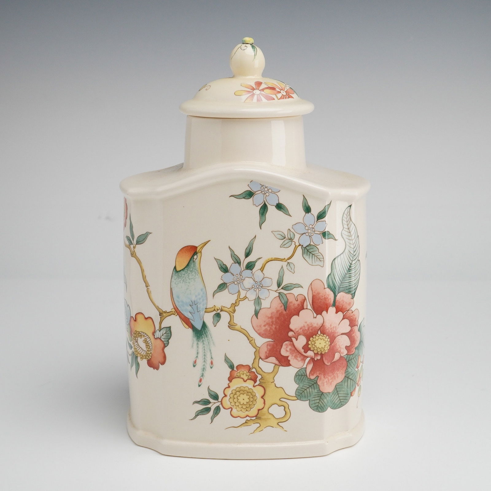Wedgwood Surrey Pattern Tea Caddy with Lid: A Wedgwood glazed ceramic tea caddy in the Surrey pattern, dated 1991. The vessel features a shaped rectangular body decorated with Chinoiserie-style motifs of birds perched on flowering branches with