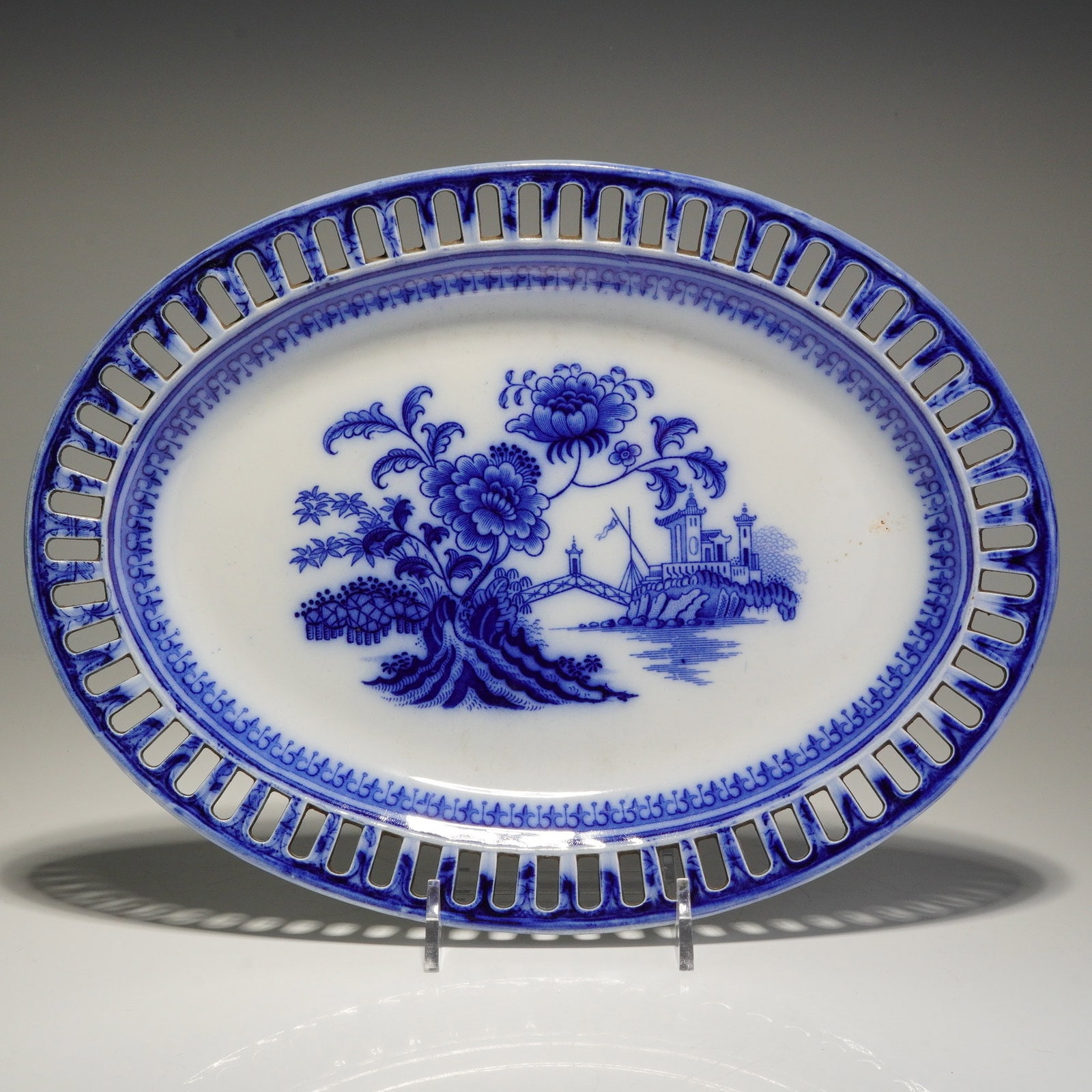 Wedgwood oval plate with blue decoration and pierced rim (1 of 4)