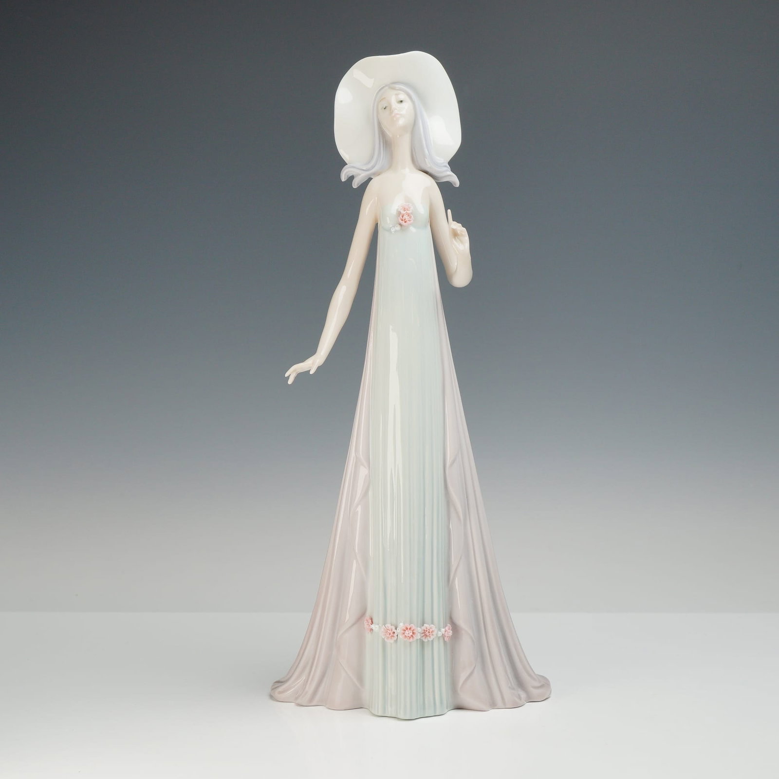 Lladro Porcelain Sculpture The Debutante 1431: This glazed porcelain figurine is produced by Lladro and is identified as model number 1431. The sculpture depicts a slender female figure wearing a wide-brimmed sun hat and a sleeveless, floor-length