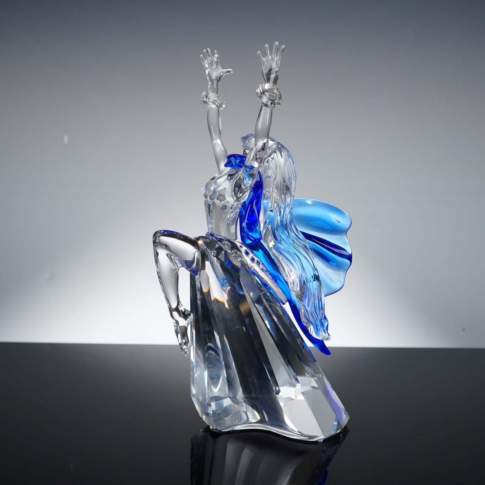 Swarovski Anton Hirzinger Faceted Crystal Isadora Figurine: This Swarovski Crystal Figurine, model number 279648, titled Isadora, was released as the 2002 Annual Edition and represents the inaugural piece in the Magic of Dance trilogy. Designed by Anton Hirzin