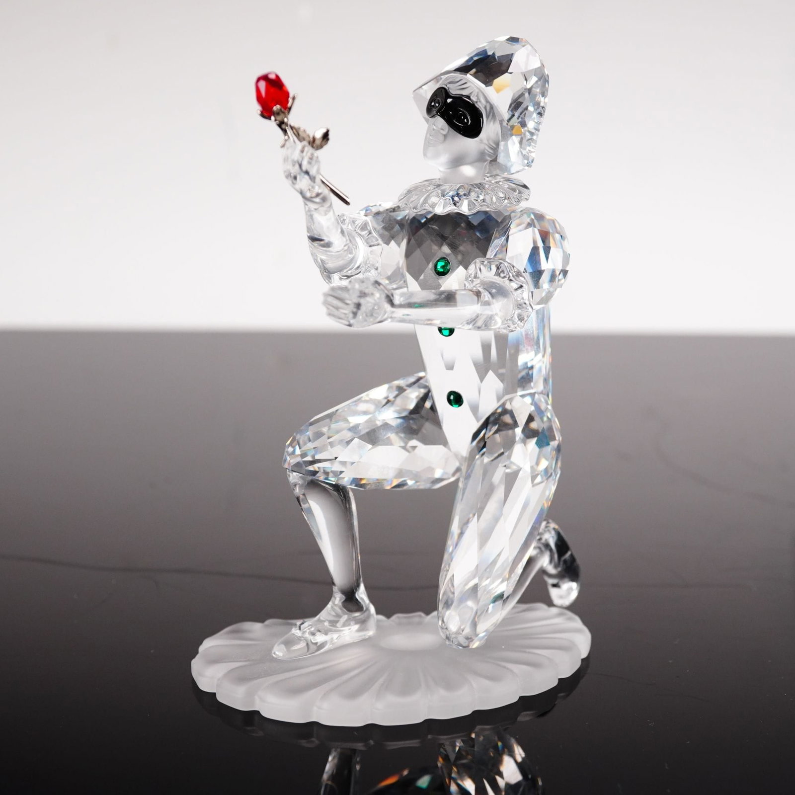 Swarovski Crystal Society SCS 2001 Annual Edition Harlequin Figurine 254044: This lead crystal figurine is the Swarovski Crystal Society SCS 2001 Annual Edition titled Harlequin, which serves as the third and final edition of the Masquerade trilogy. The figure is depicted in a