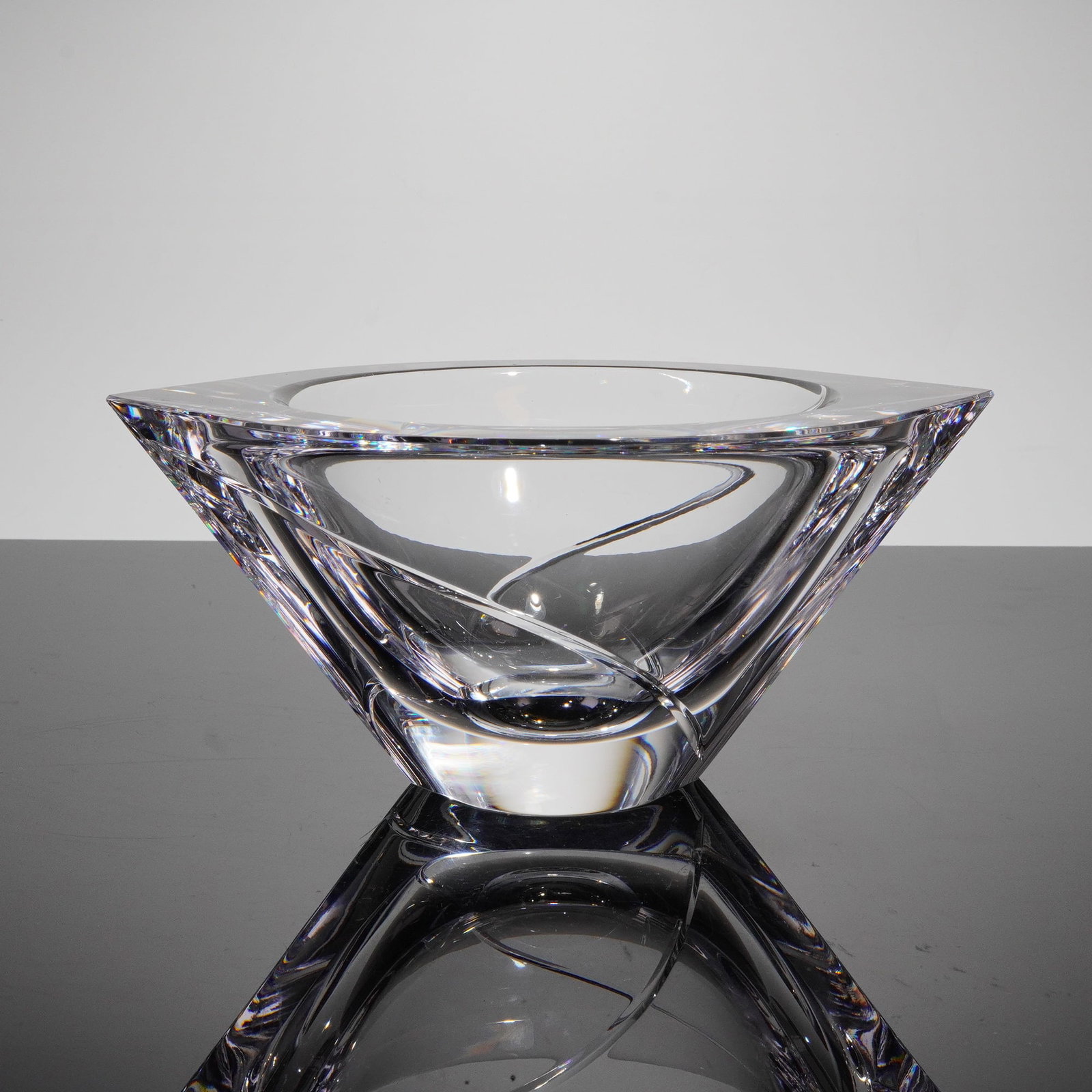 Orrefors Jan Johansson Marin Swirl Cut Crystal Bowl: A single sculptural crystal bowl designed by Jan Johansson for Orrefors, Sweden, in the Marin Swirl Cut patern. The vessel is crafted from heavy, clear crystal exhibiting thick walls and a dynamic, ta