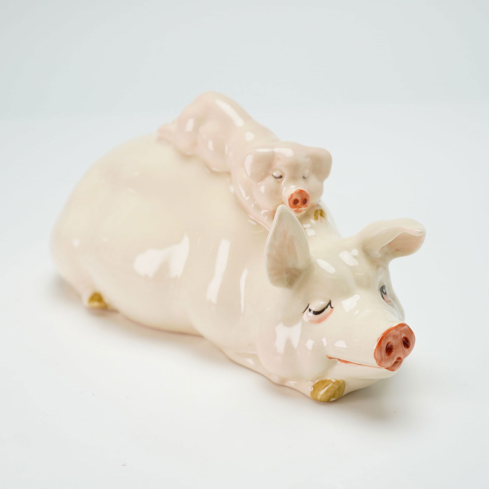 Beswick England Porcelain Figurine, Mother Sow Pig and Piglet Piggyback: This Beswick model 2746 is featuring a reclining mother sow with a smaller piglet perched on its back. The figurine is finished in a high-gloss, pale cream-to-pink glaze. Decorative elements include h