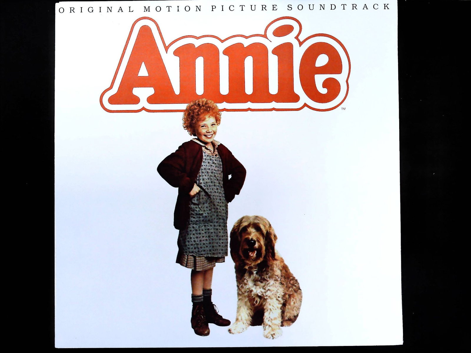 Annie Original Motion Picture Soundtrack Vinyl LP Record Album: This is an Original Motion Picture Soundtrack LP record for the 1982 film Annie. The item consists of a single black vinyl disc housed within a paper and cardboard sleeve. The front cover features the